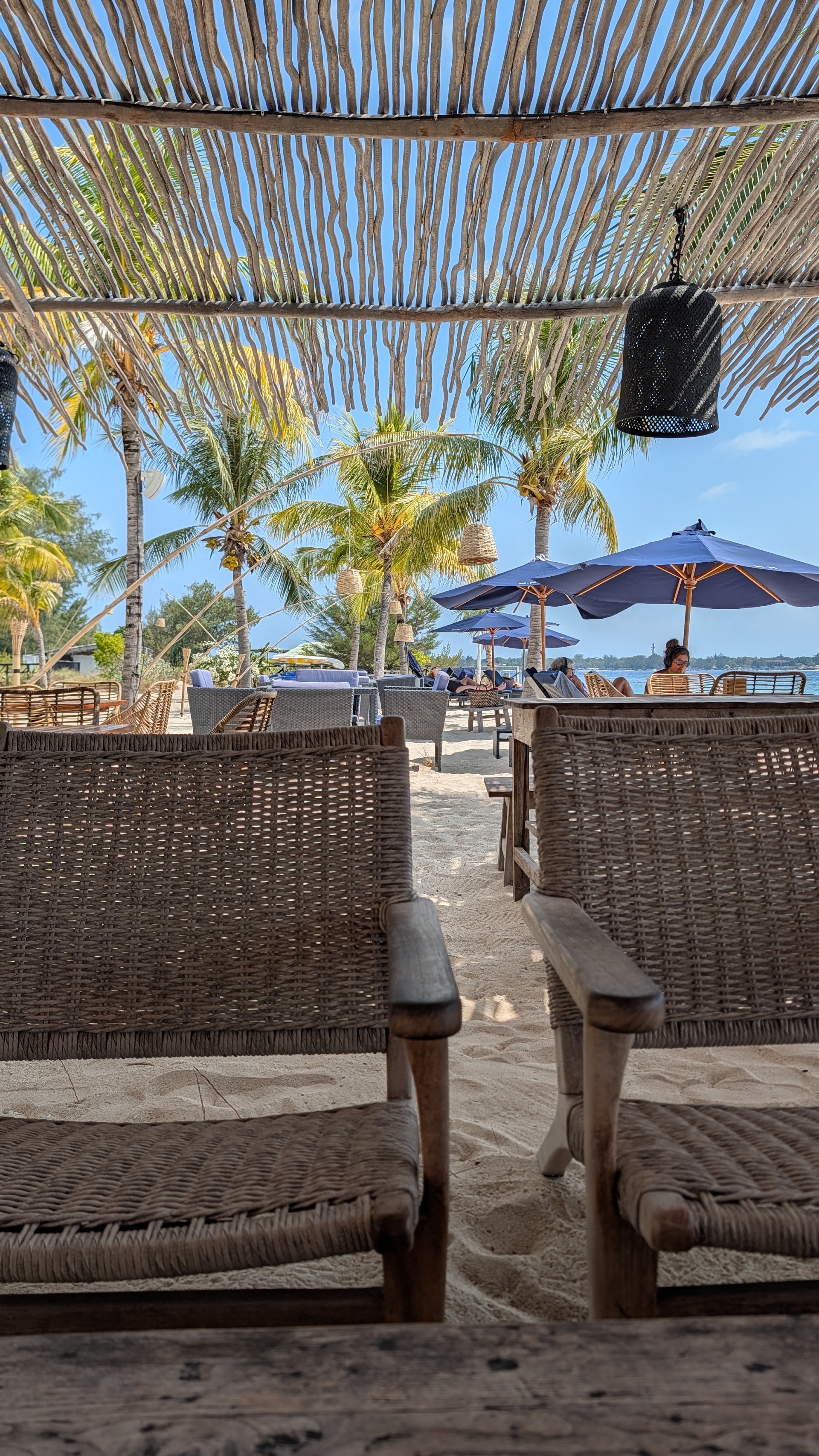 Toofeys | Beach Lounge & Restaurant