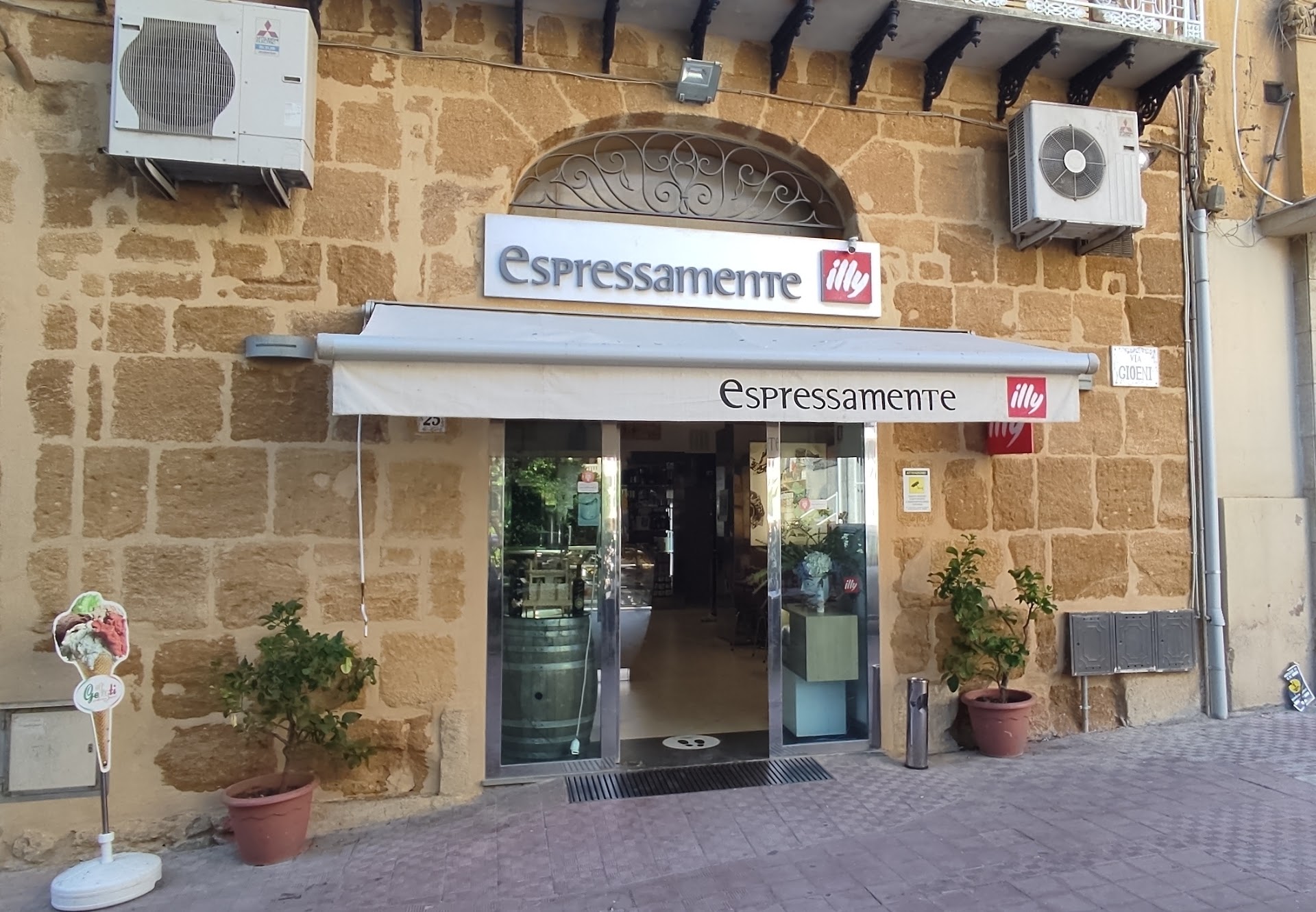 Bar Espressamente Illy