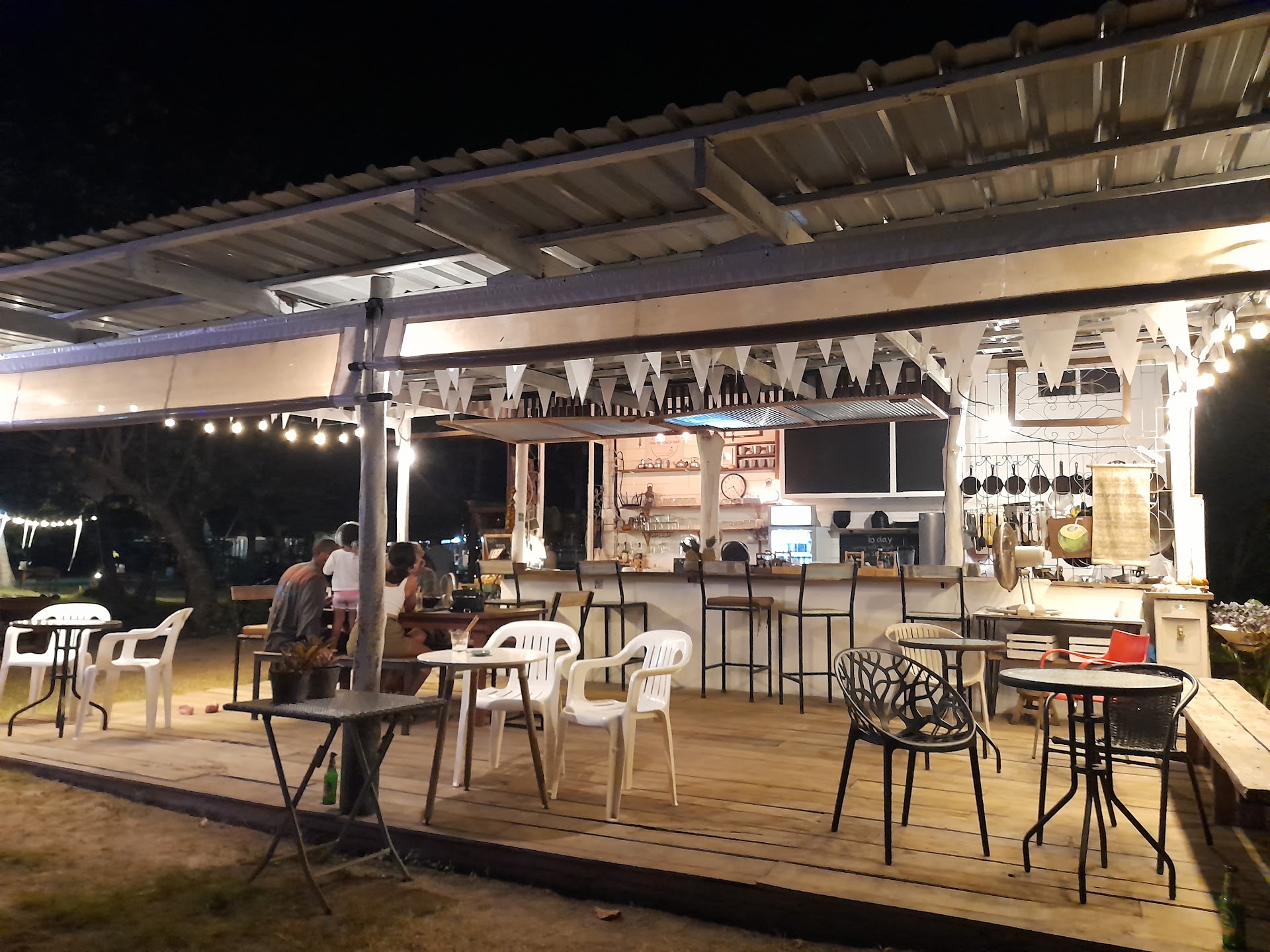 Nightclubs in Tha Khao