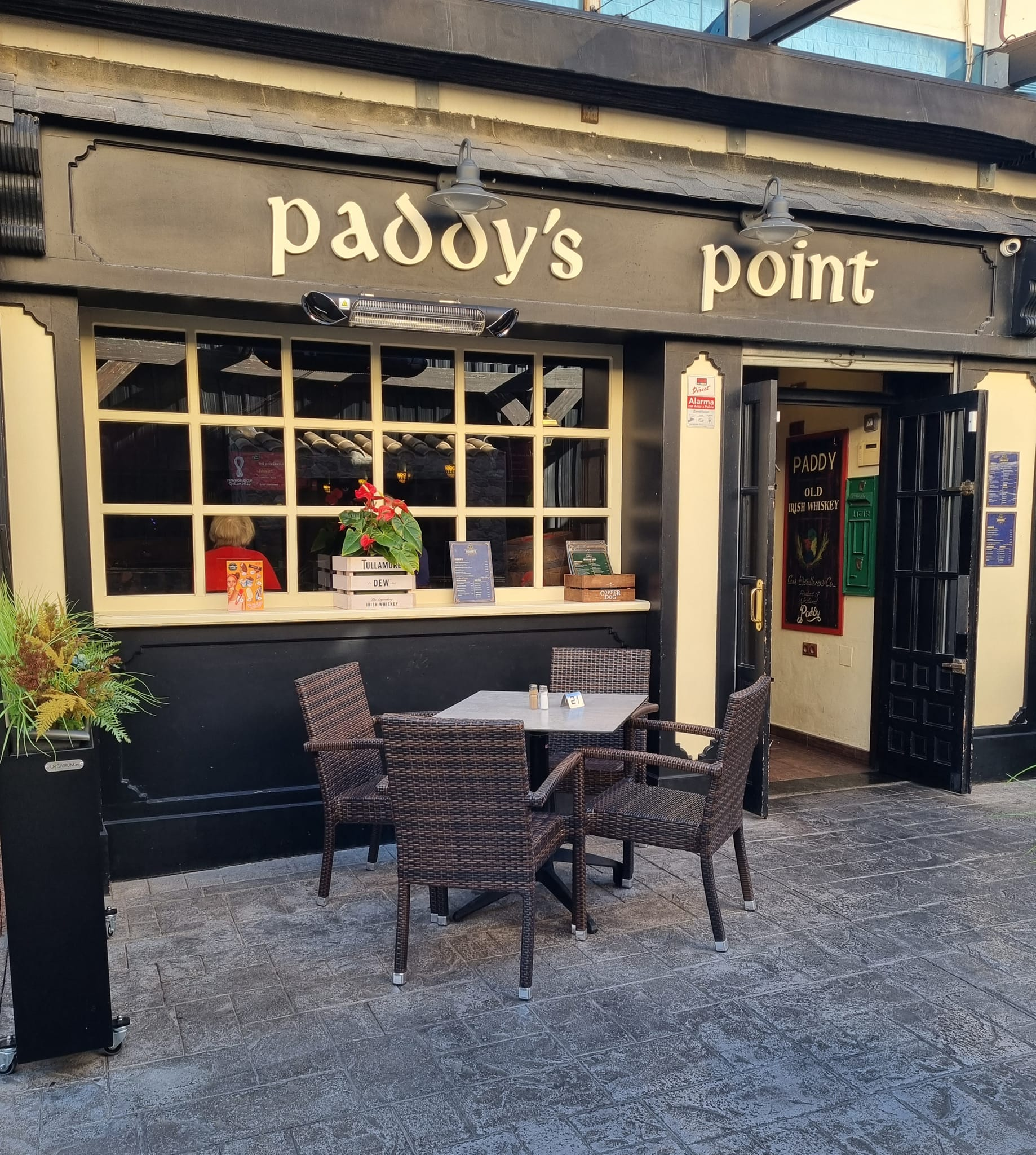 Paddy's Point Irish Bar & Restaurant
