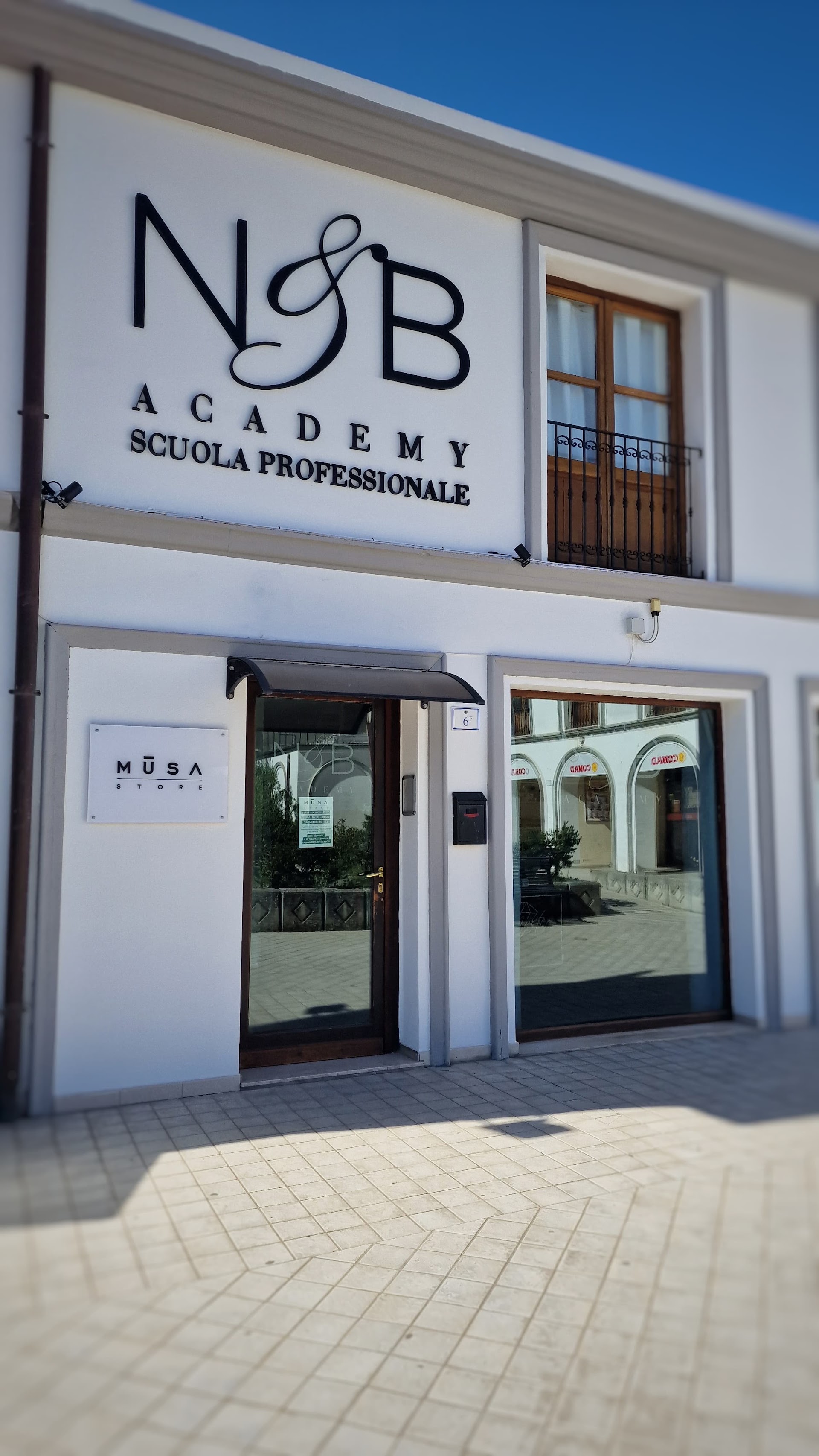 Nails & Beauty Academy Scuola per Estetista e Acconciatore