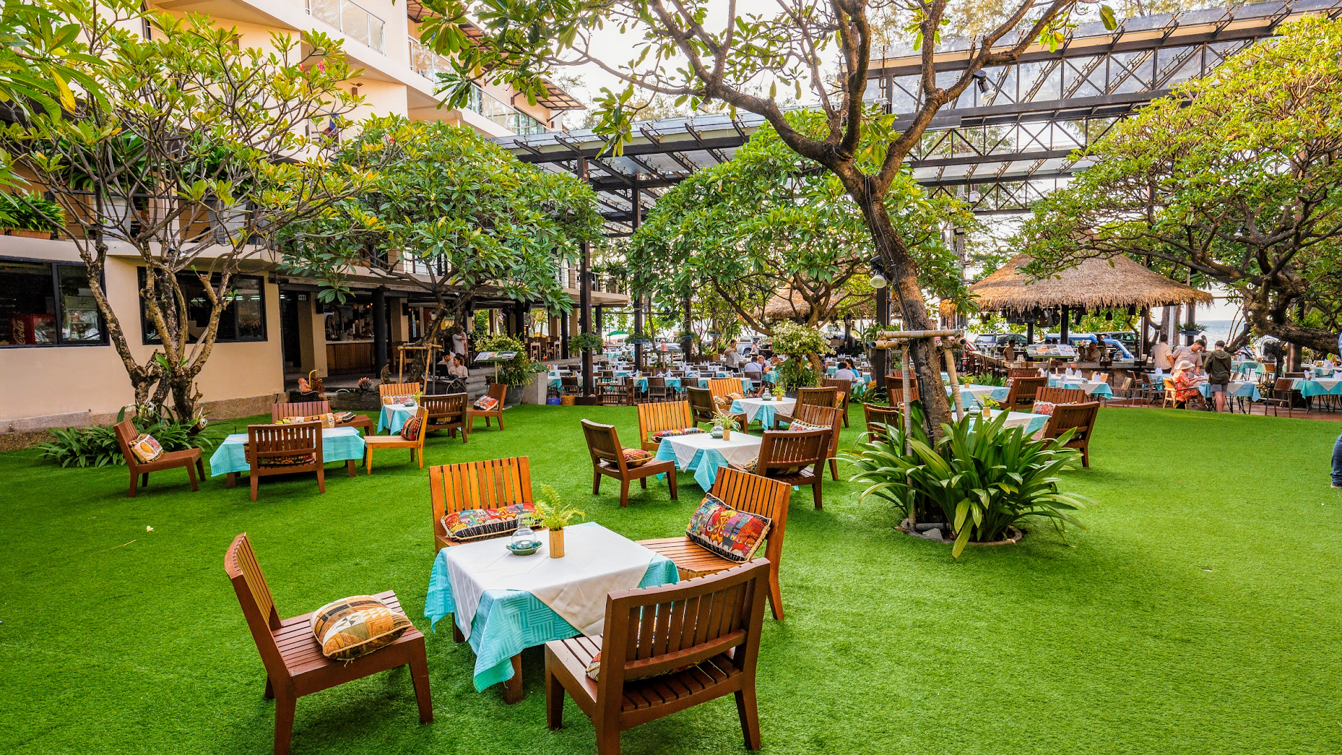 Laimai Courtyard Restaurant & Bar