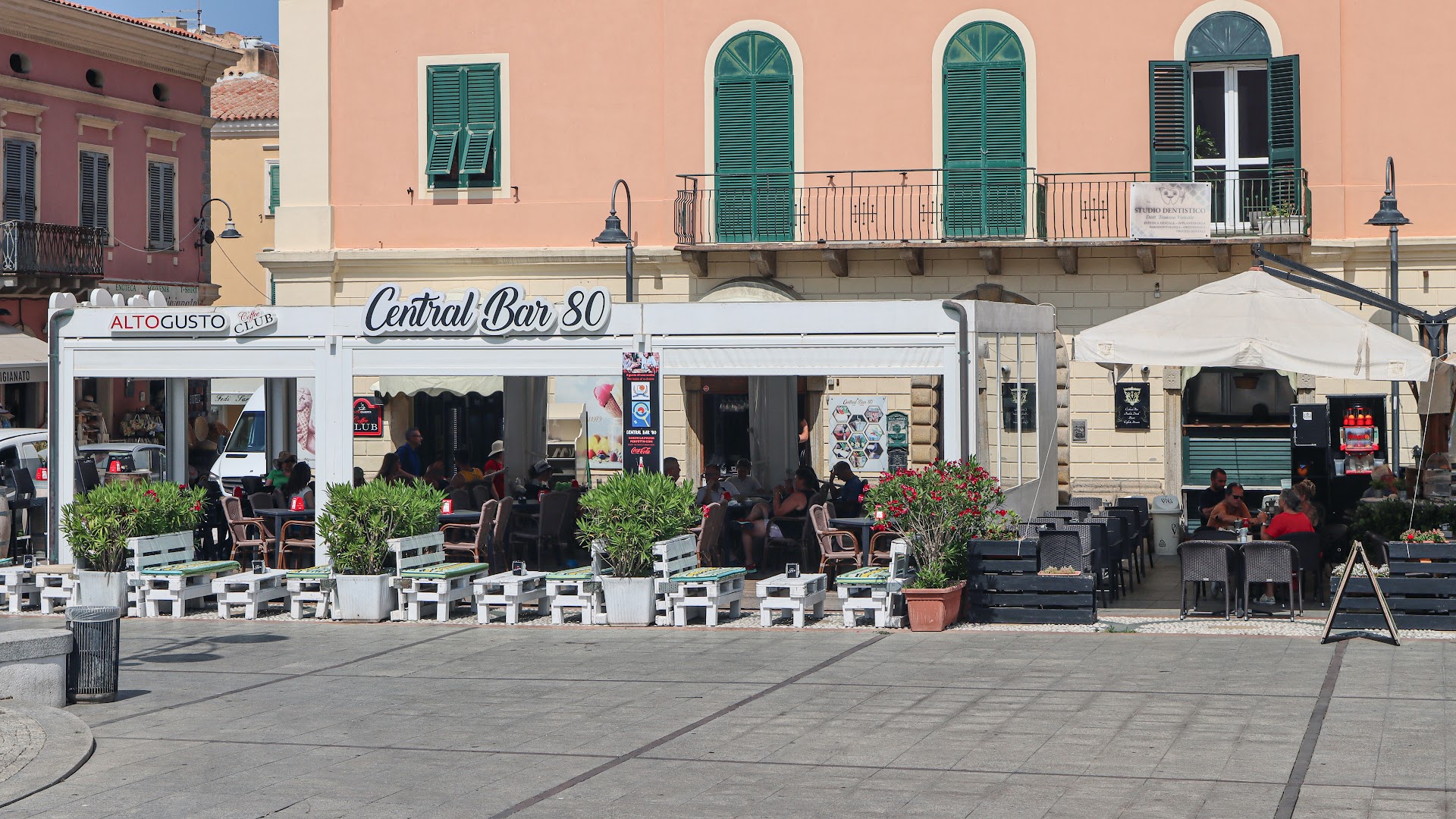 Central Bar '80