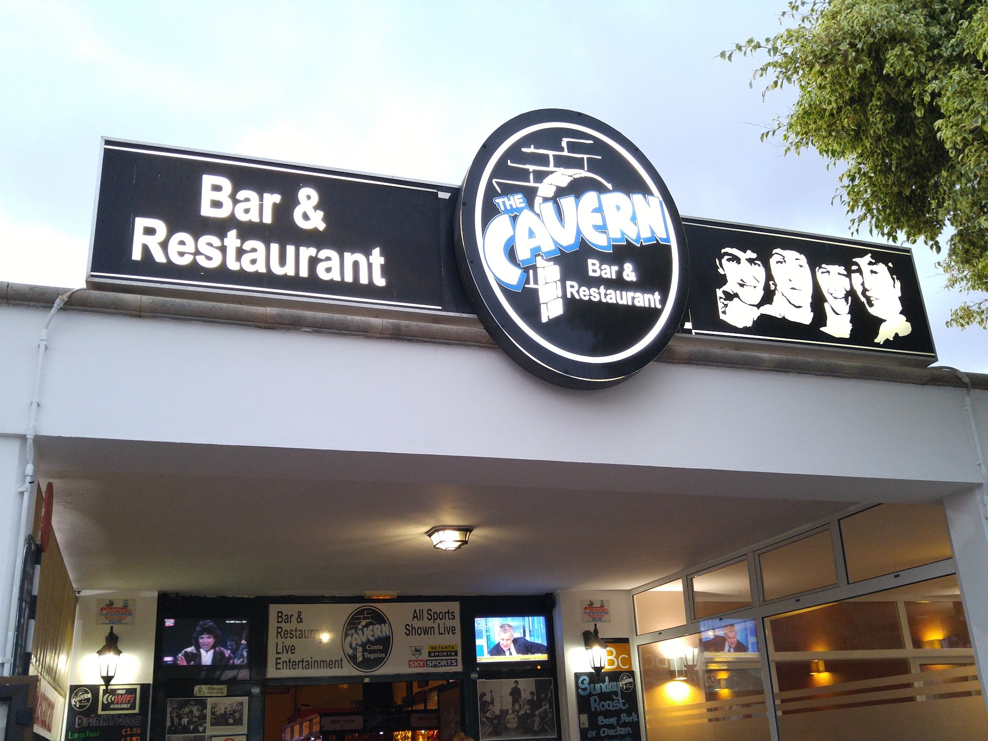 Scanlons Cavern Bar and Restaurant, Costa Teguise.
