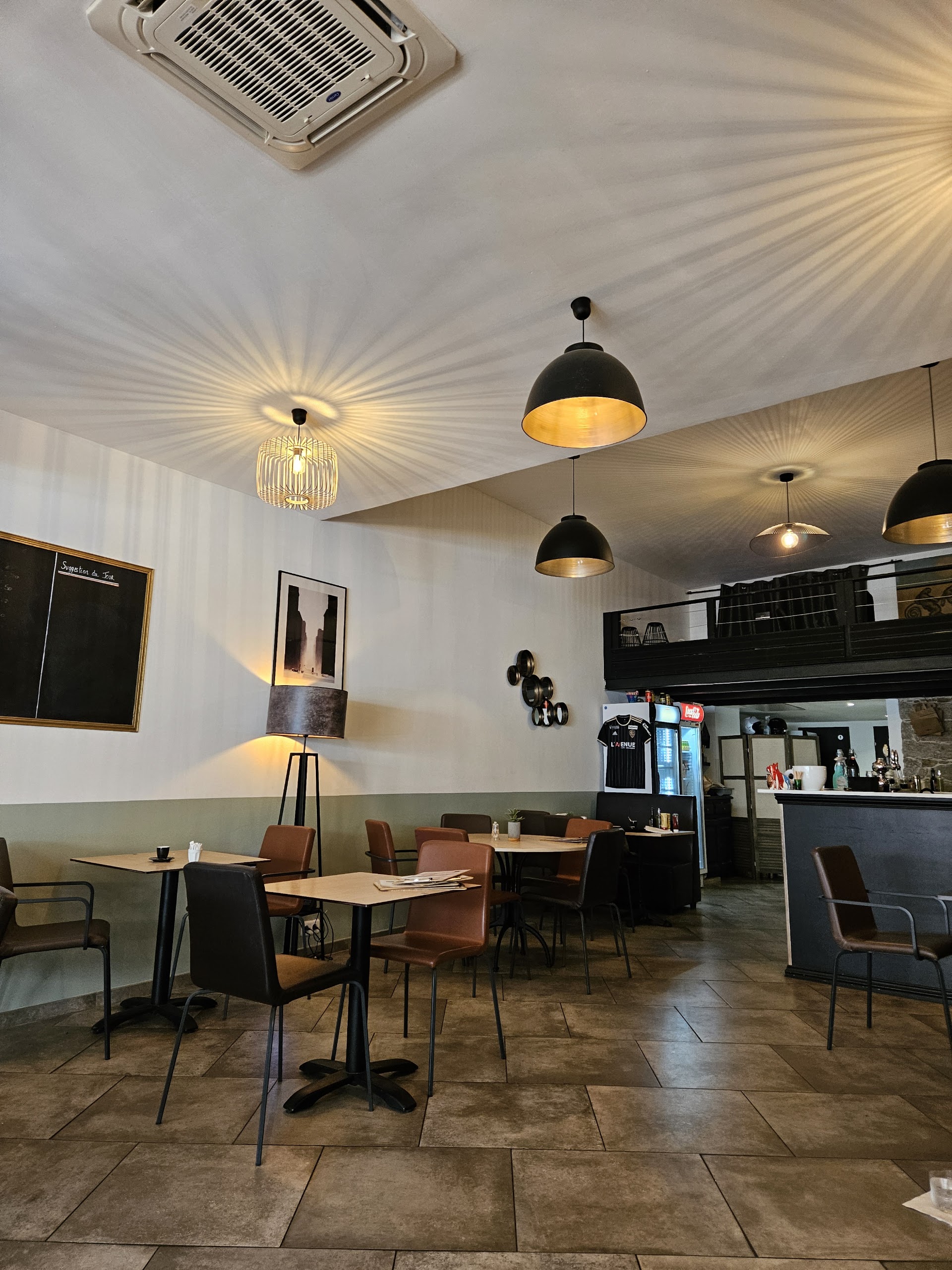 L’Avenue Café Brasserie