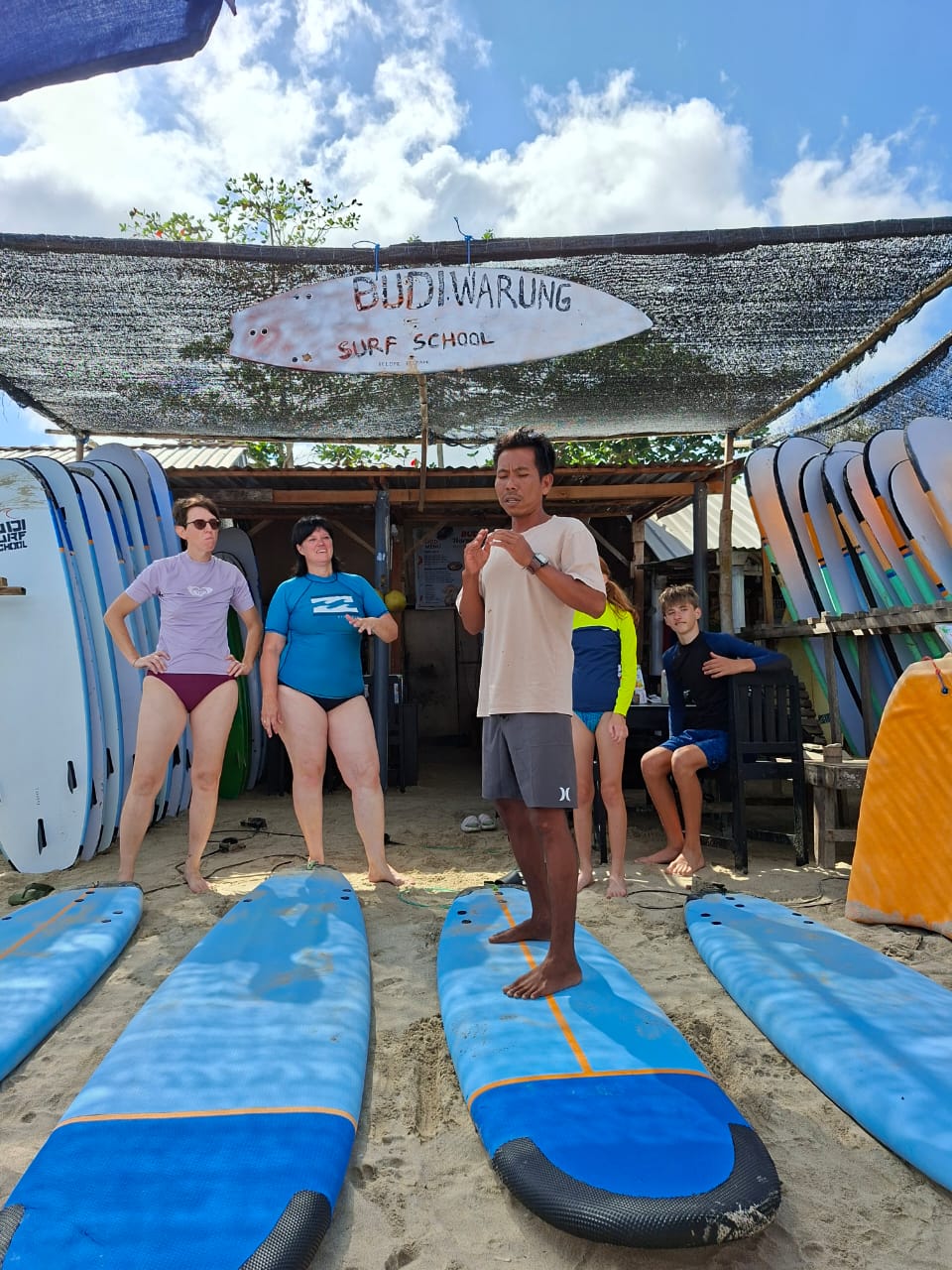 Budi warung| surf school selong belanak beach