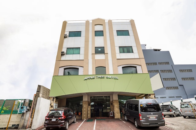 LUXS Capsule Hotel - Hostel - Adults Only