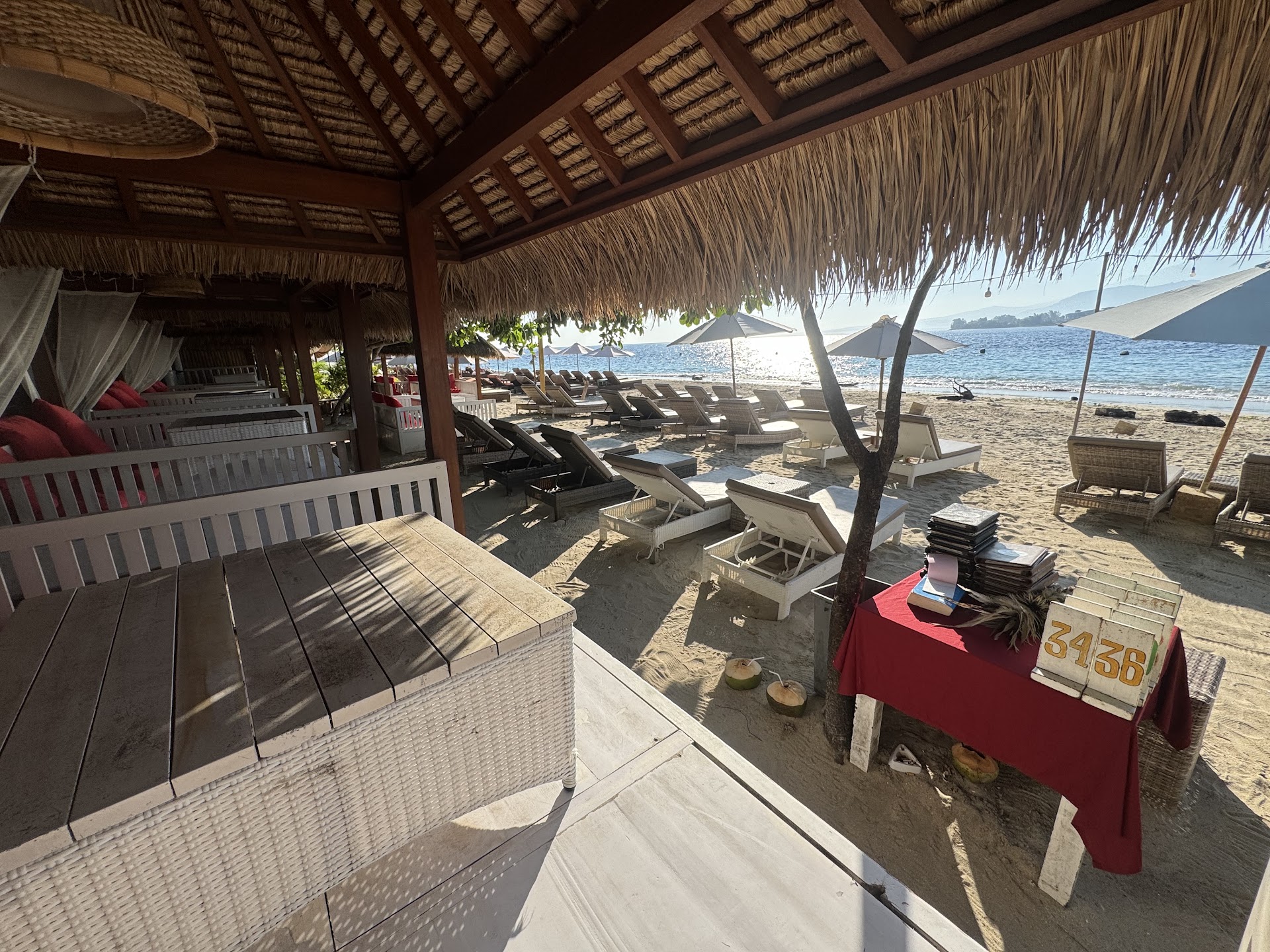 Zipp Bar Restaurant & Bungalows