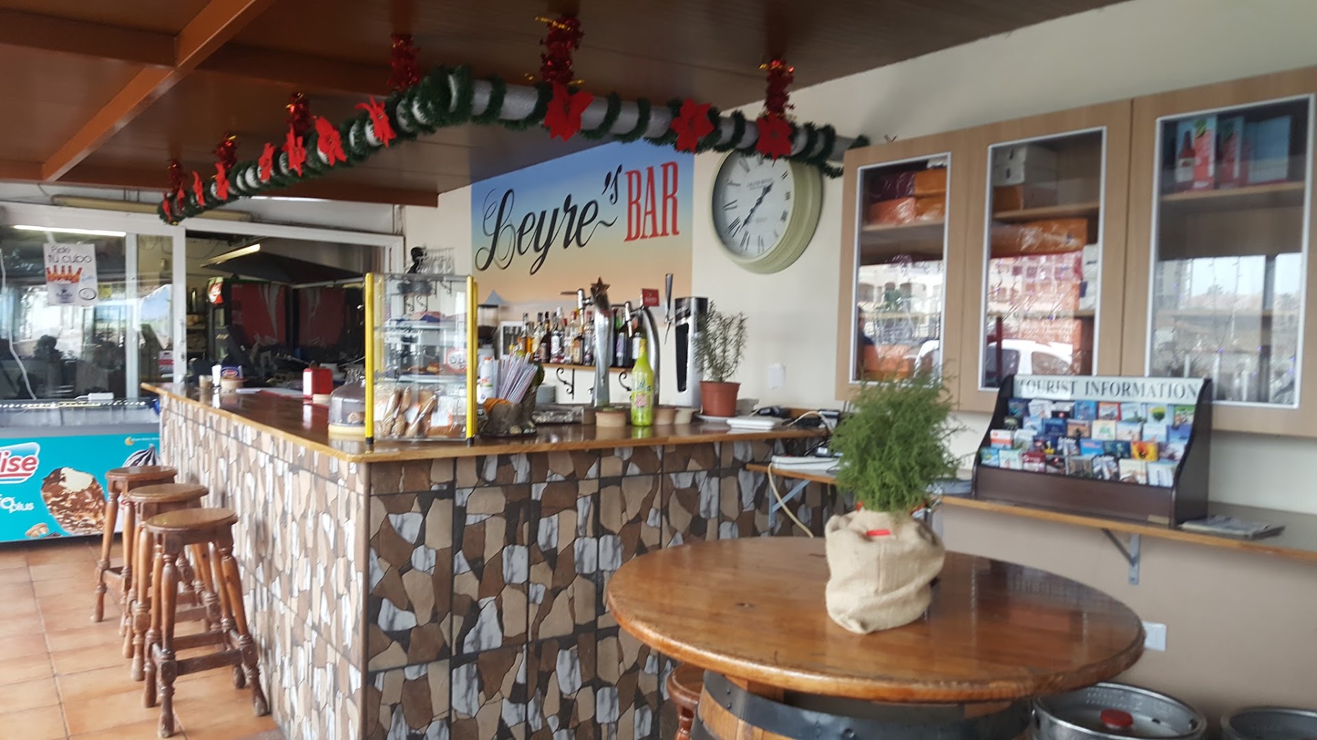 Leyre's Bar.