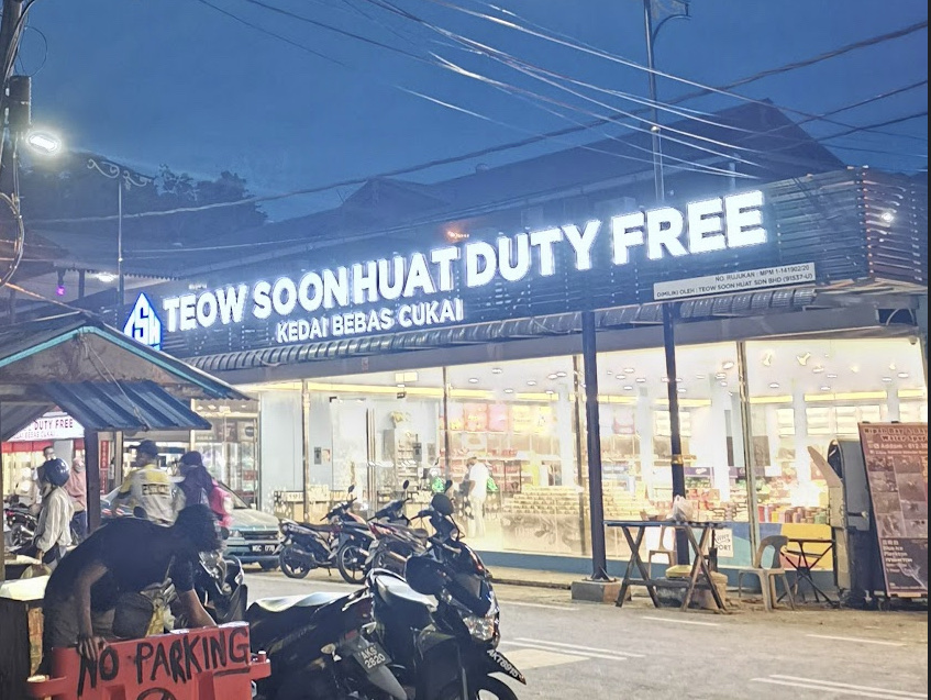 Supermarkets & Groceries in Teluk Nipah