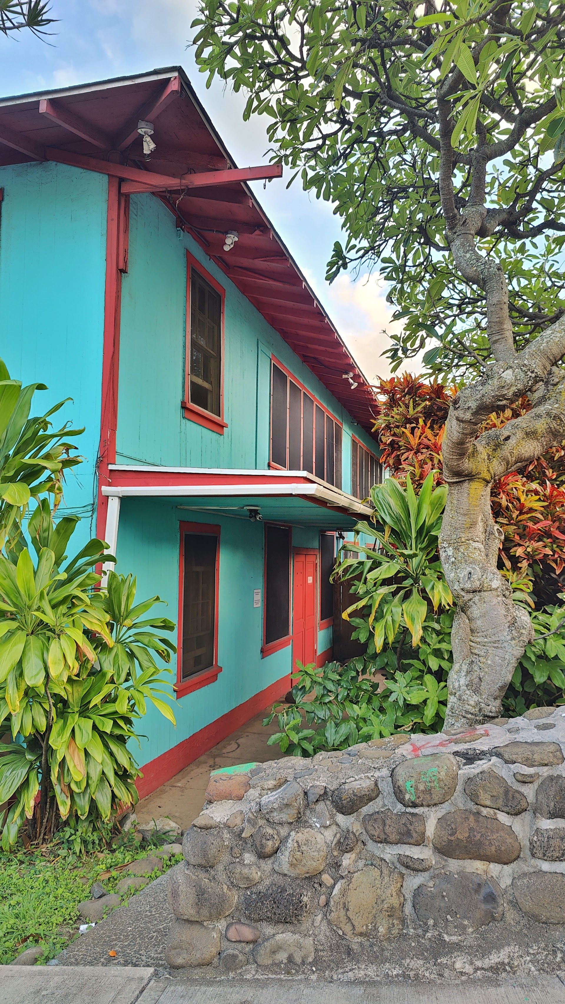 Banana Bungalow Maui Hostel