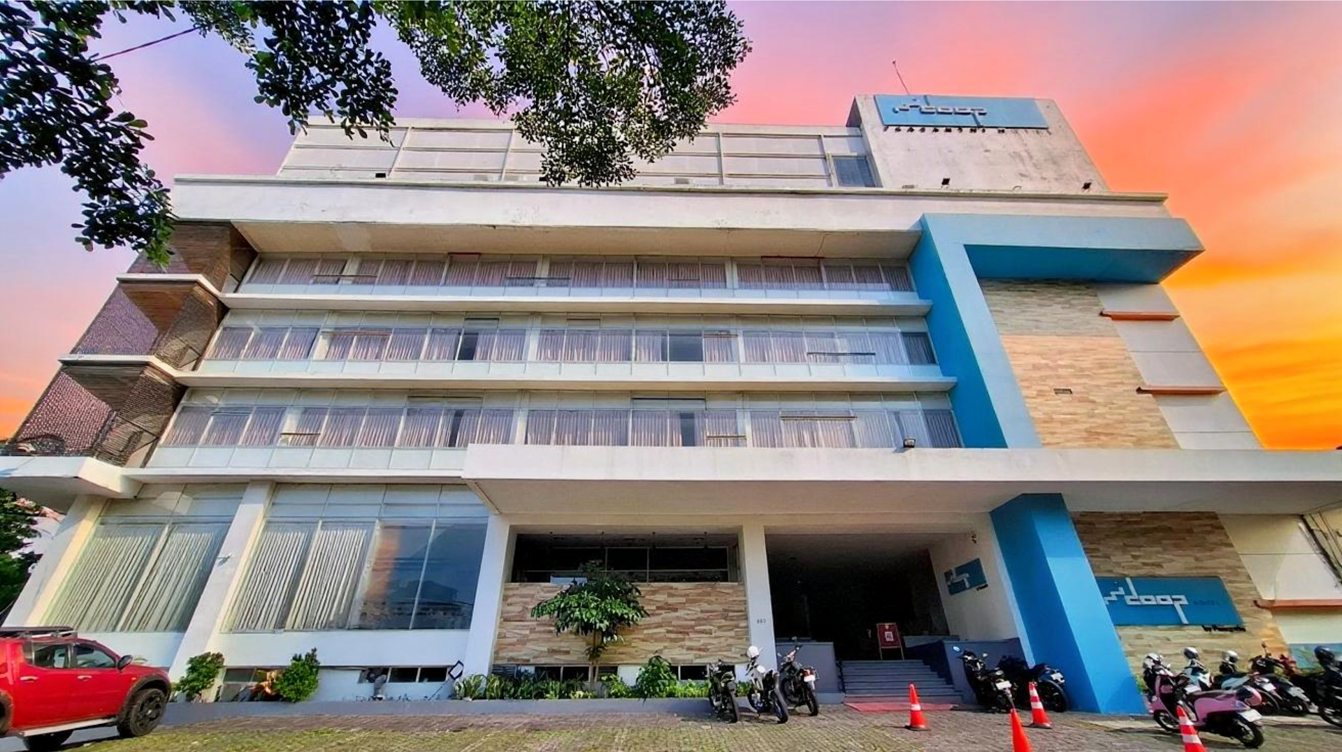 Idoop Hotel by Prasanthi