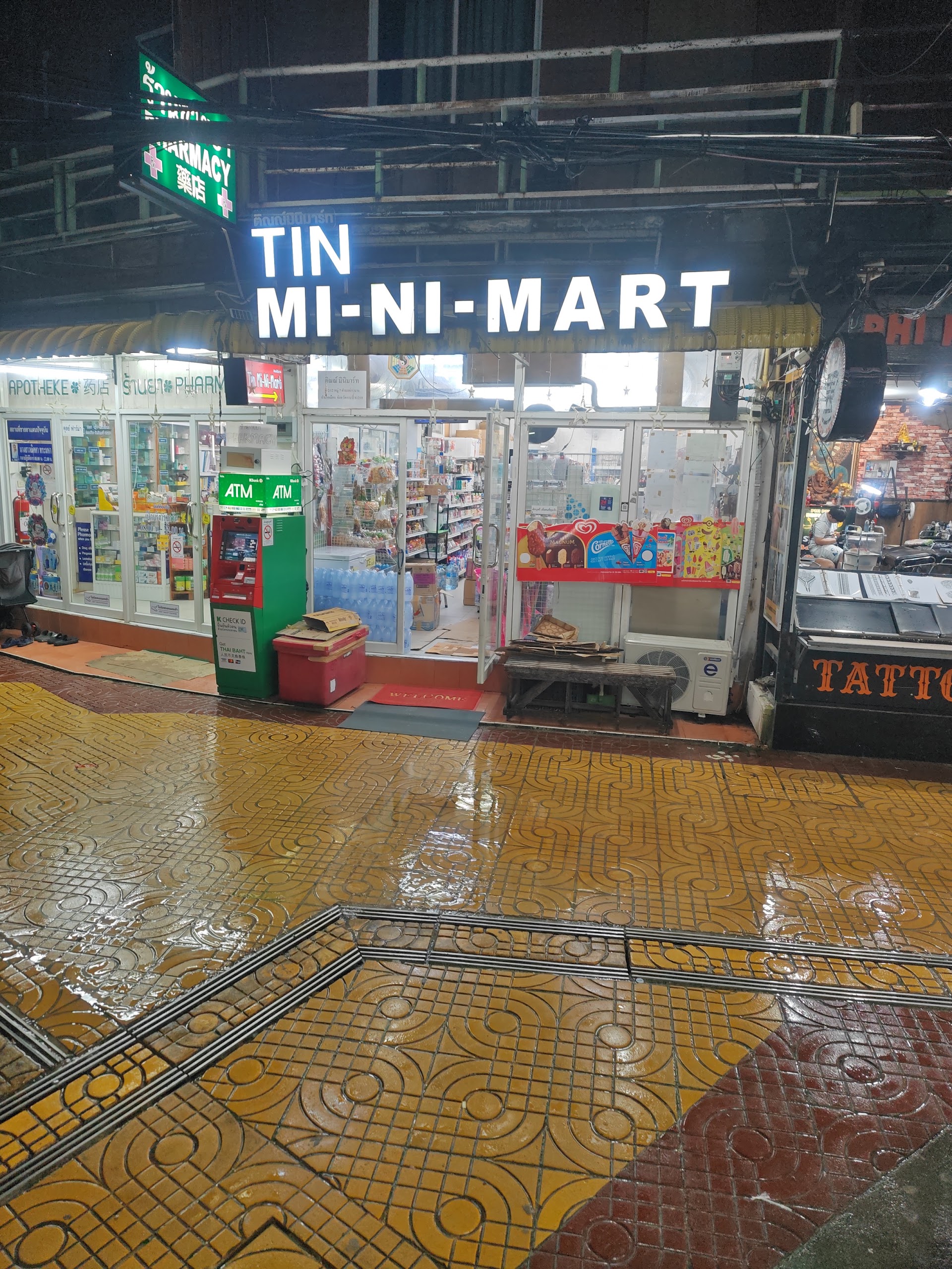 Supermarkets & Groceries in Phi Phi Leh