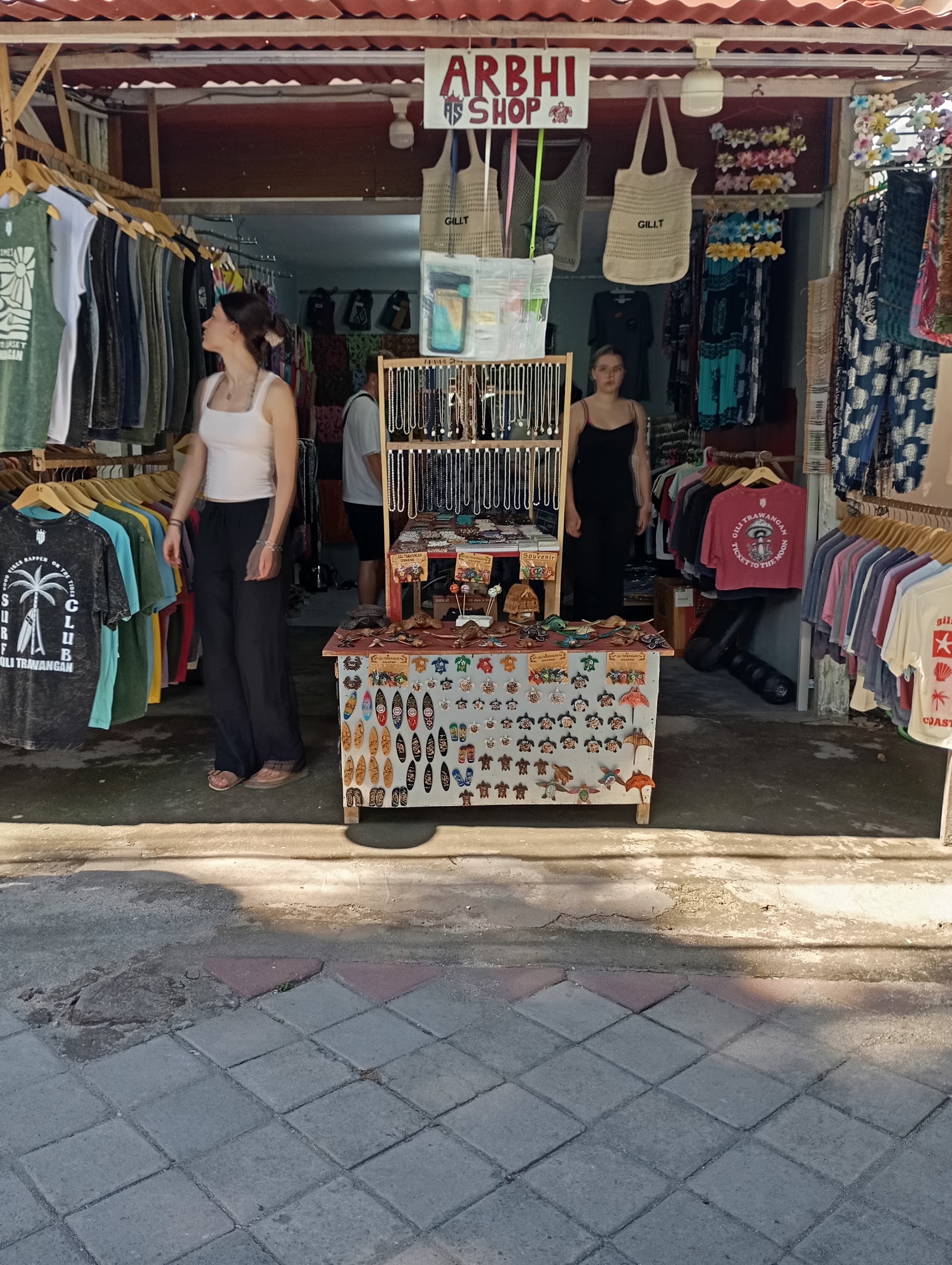 Arbhi shop gili trawangan