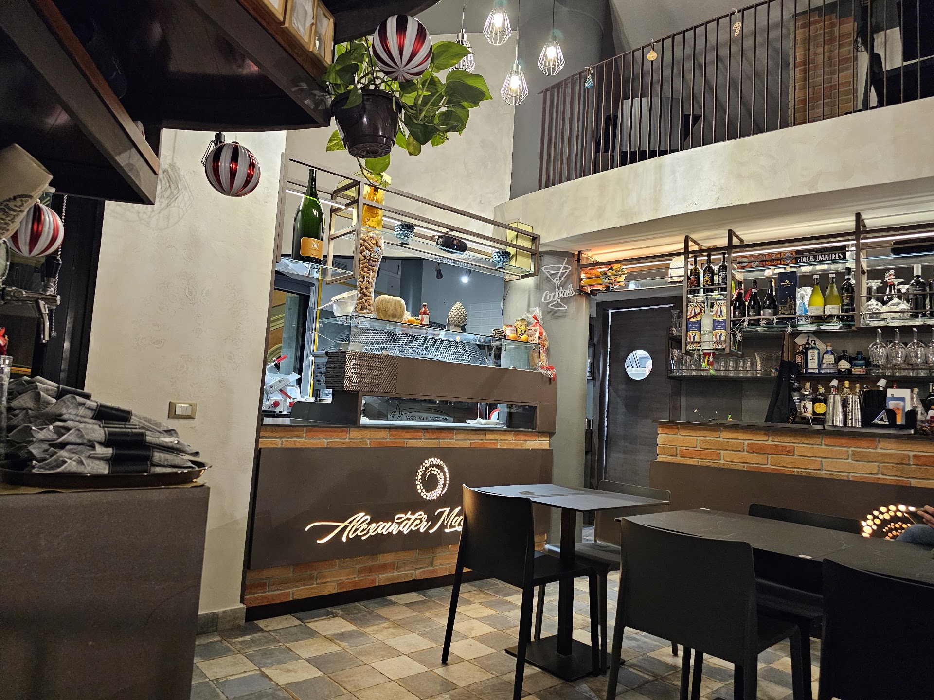 IL LOCALE