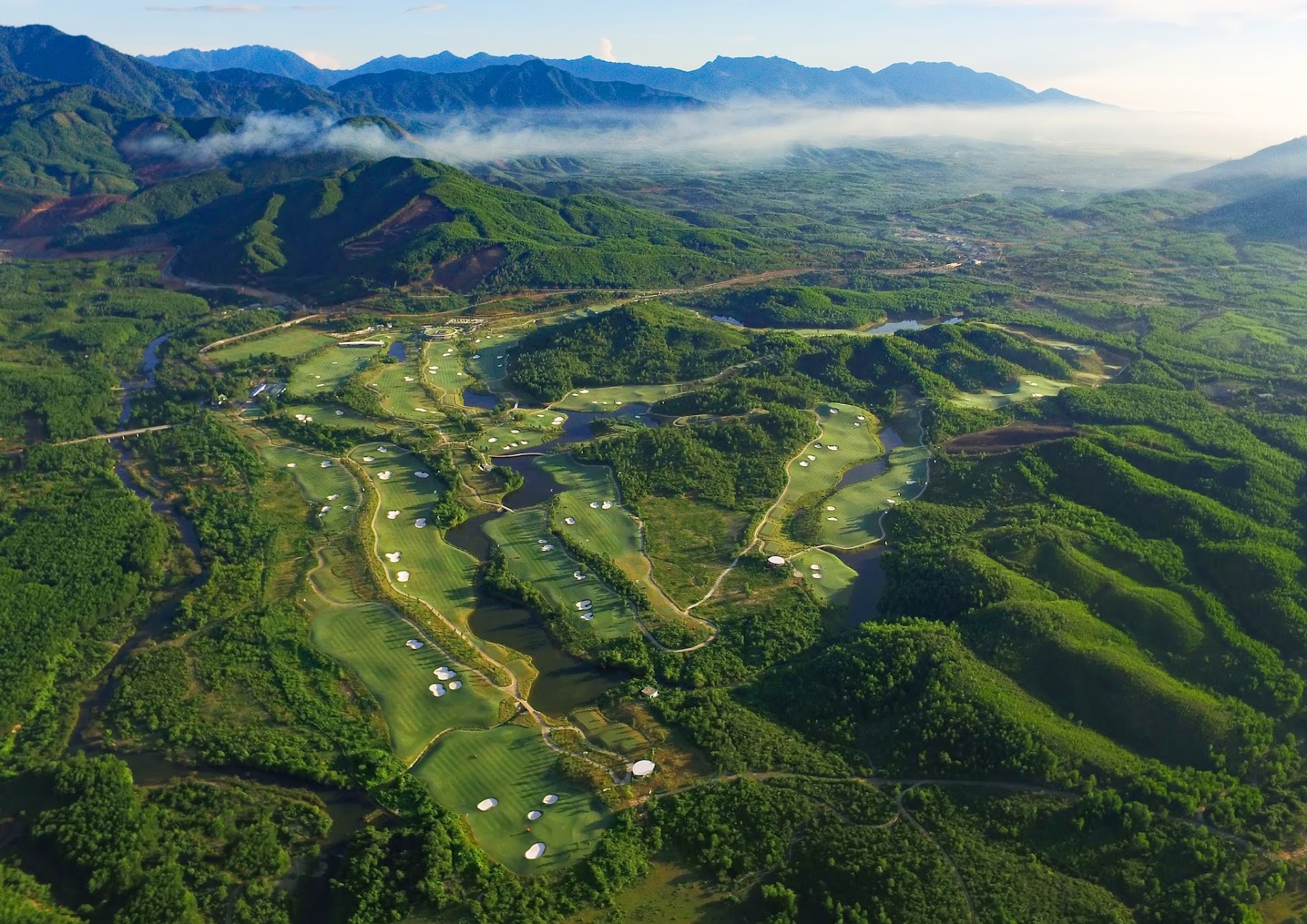 Golf Courses in Hang Cau
