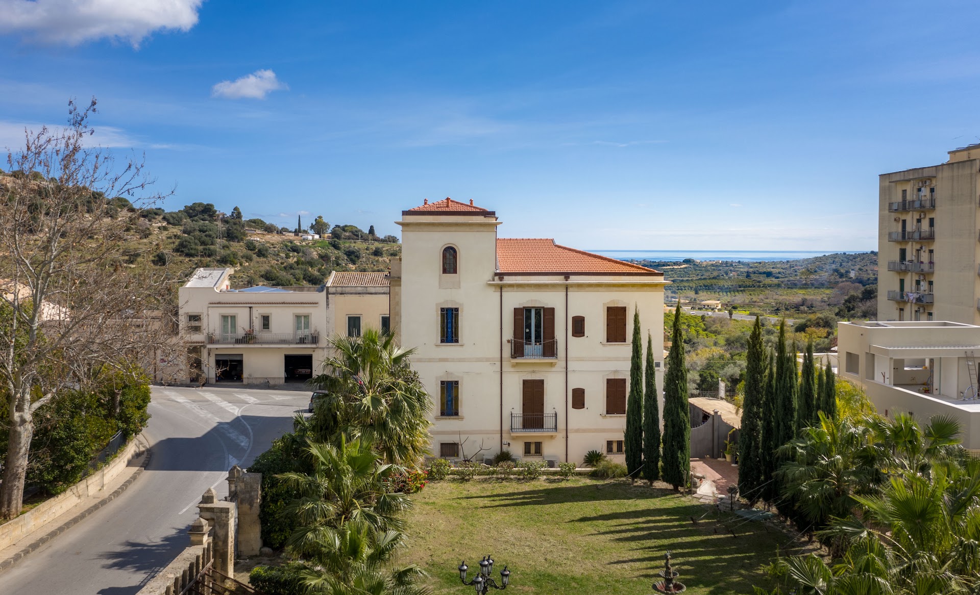 Alexander Art Noveau Suites