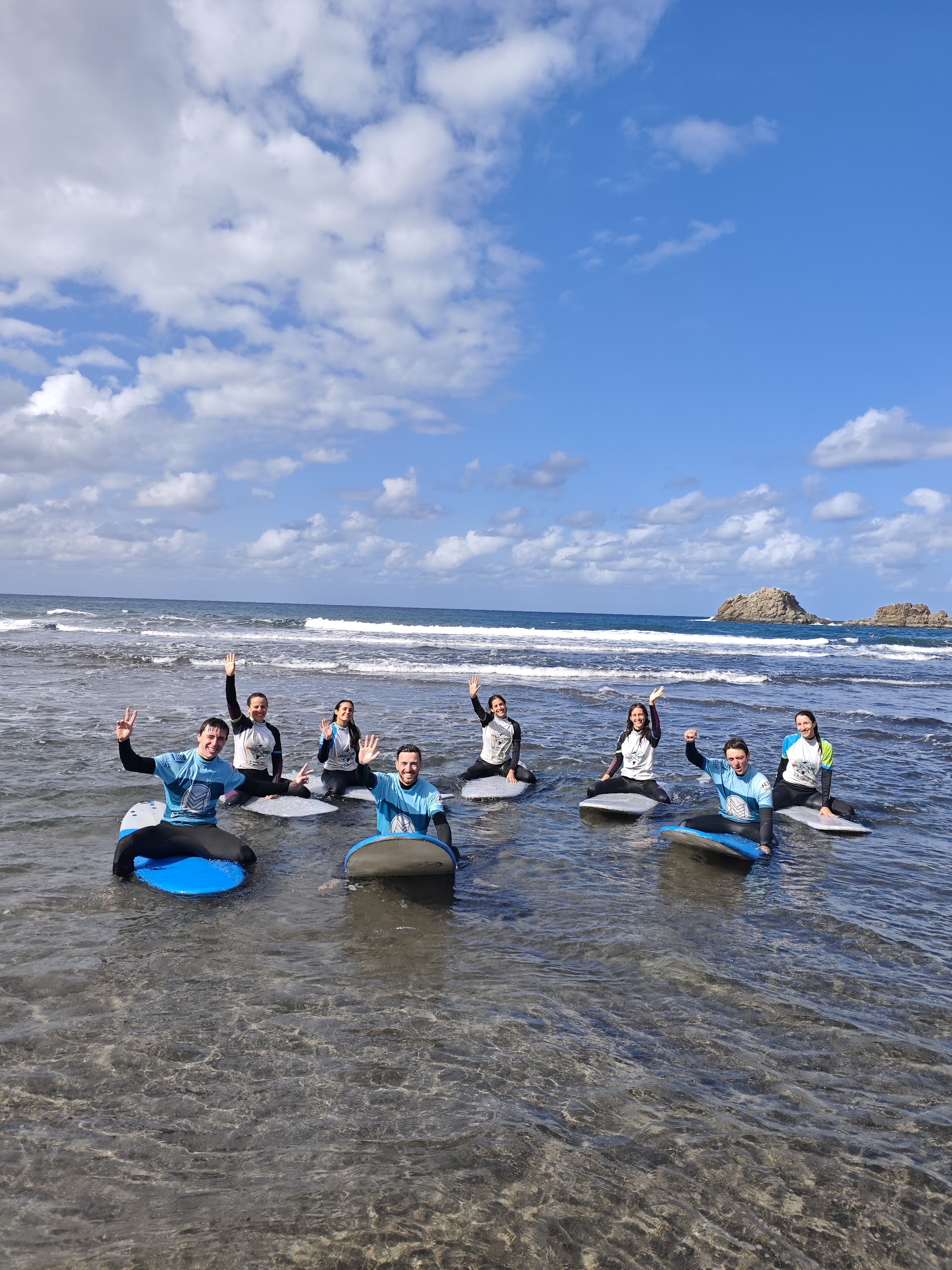 ESCUELA DE SURF MAHALO