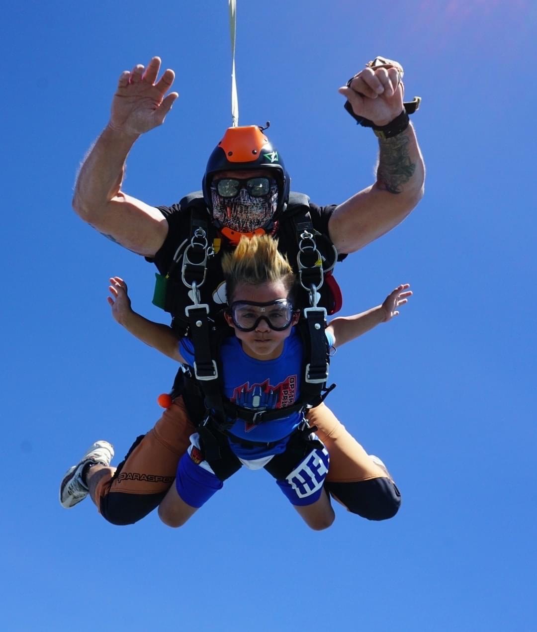Paragliding in Manoh Pier