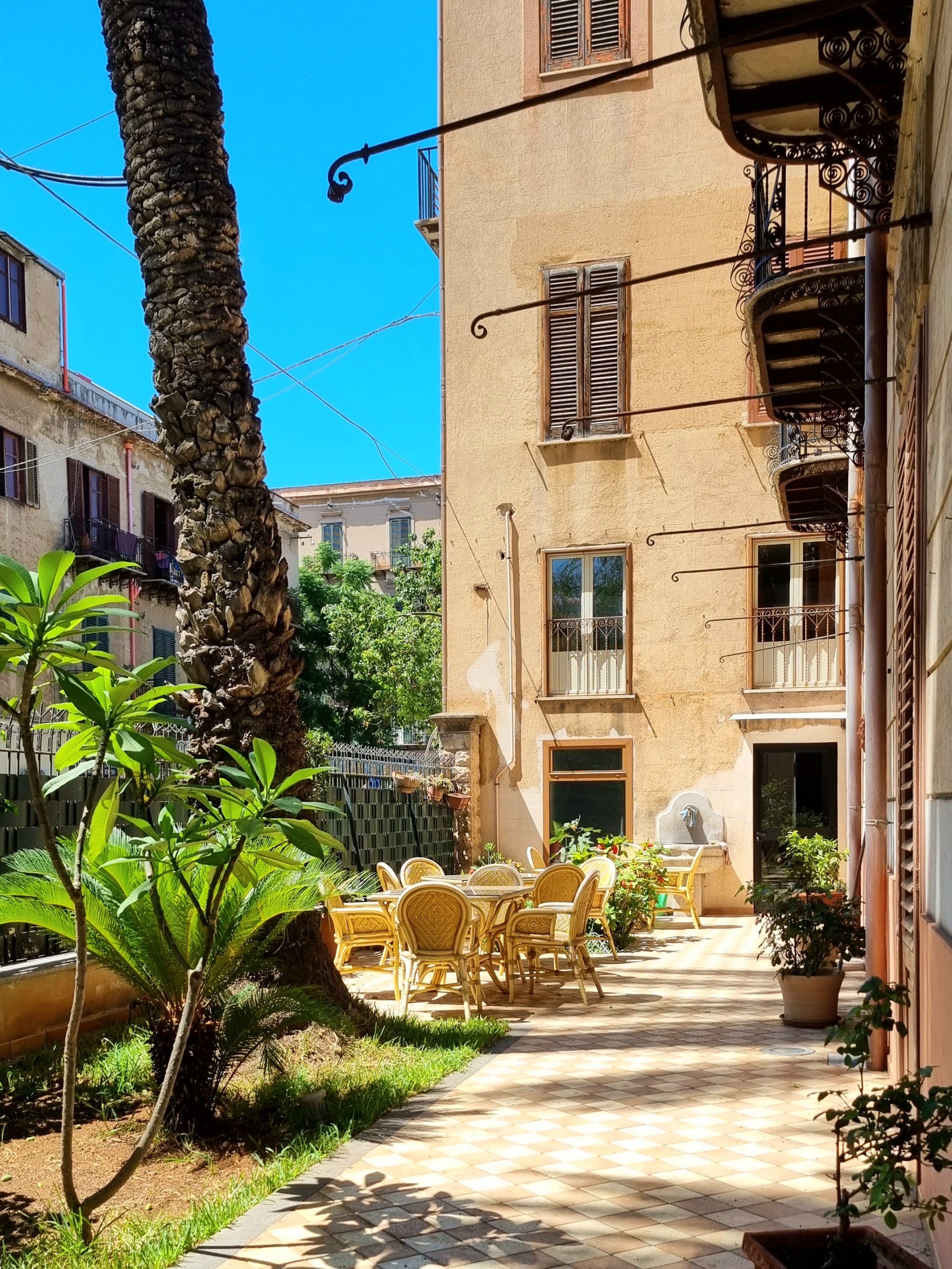 Botanical hostel
