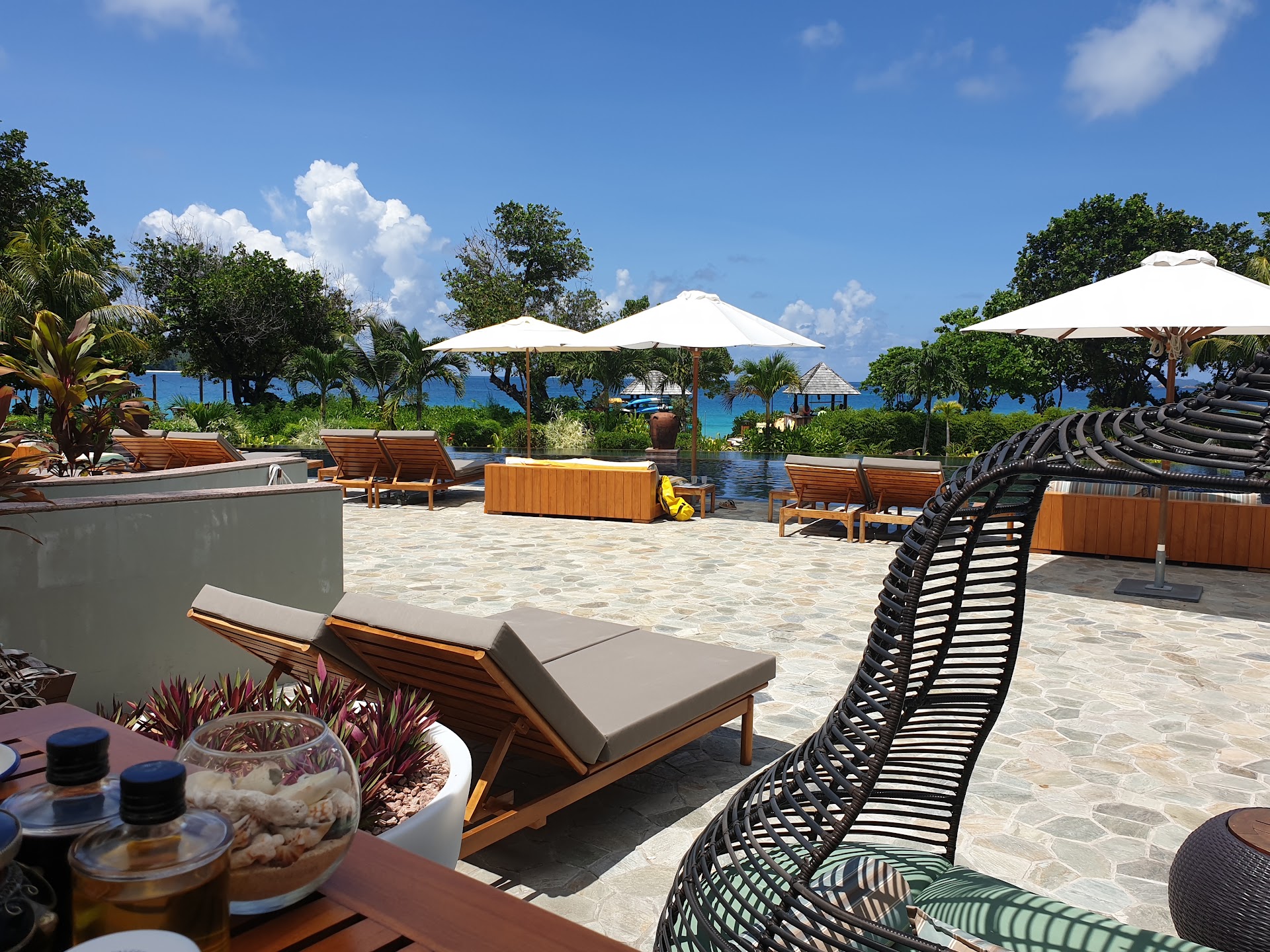 Pool Restaurant & Bar