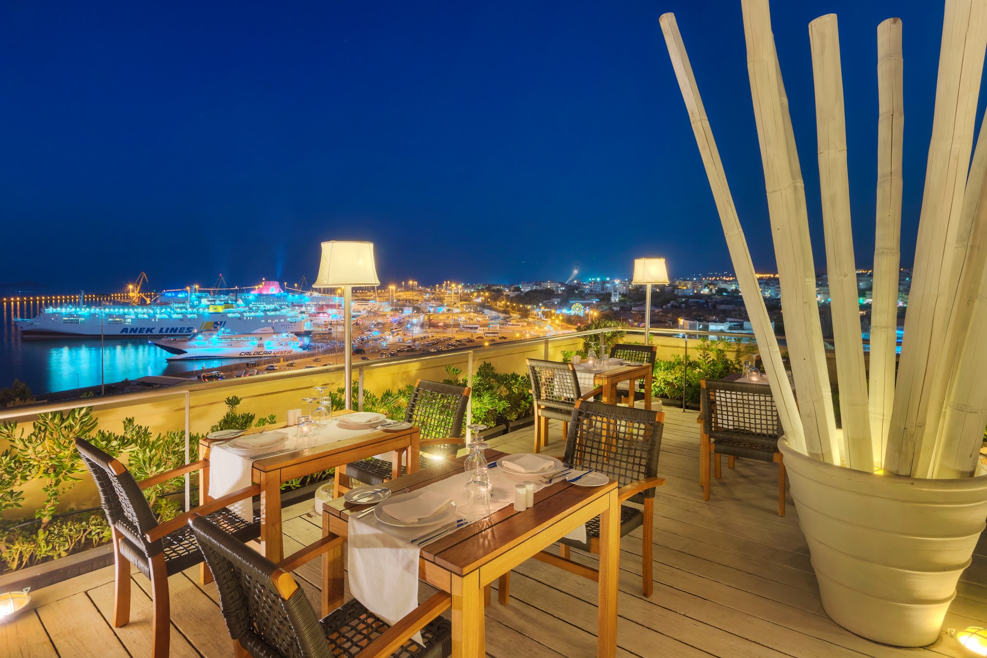 5th CAFE \ BAR