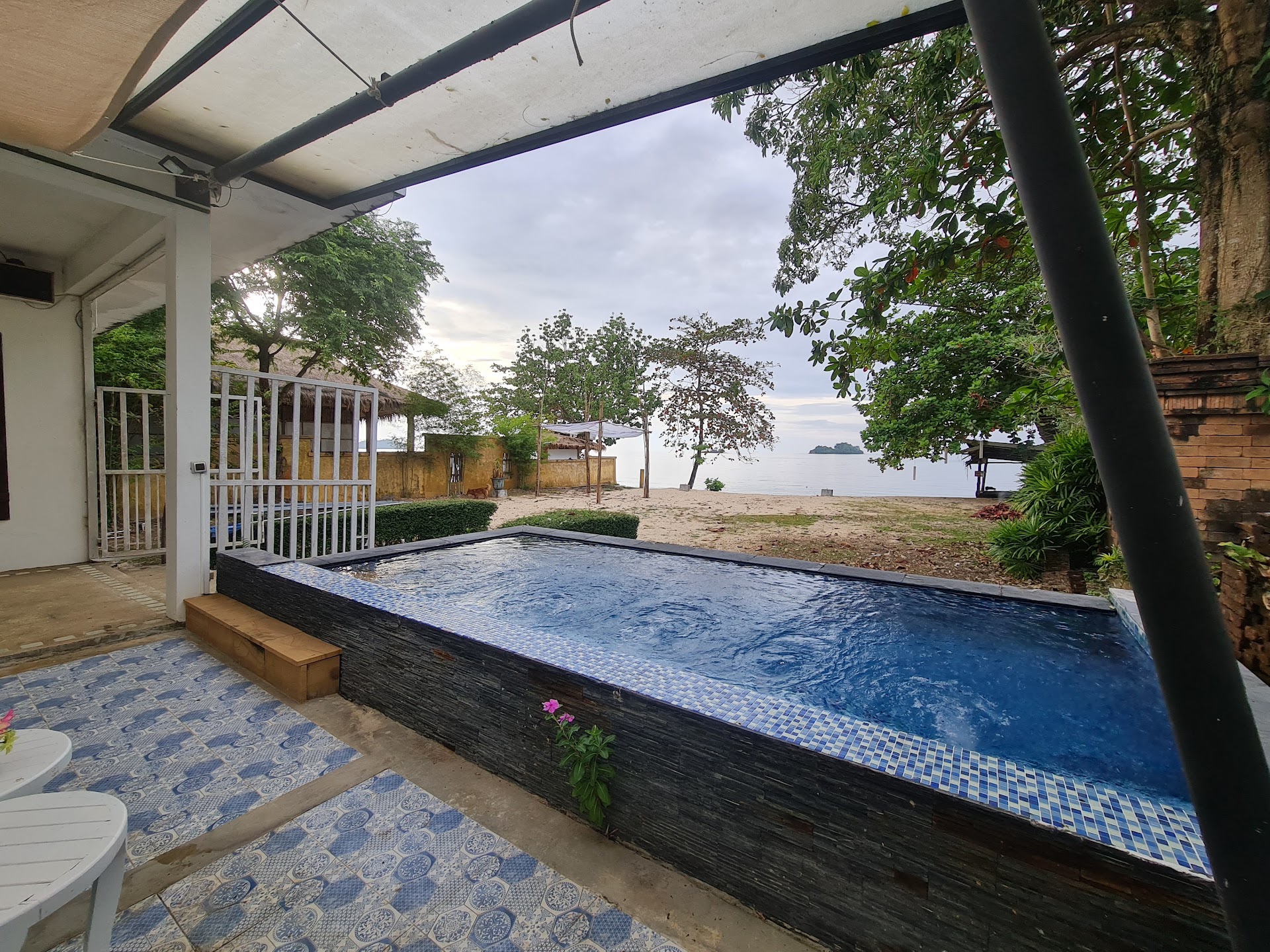 The White Knot Resort