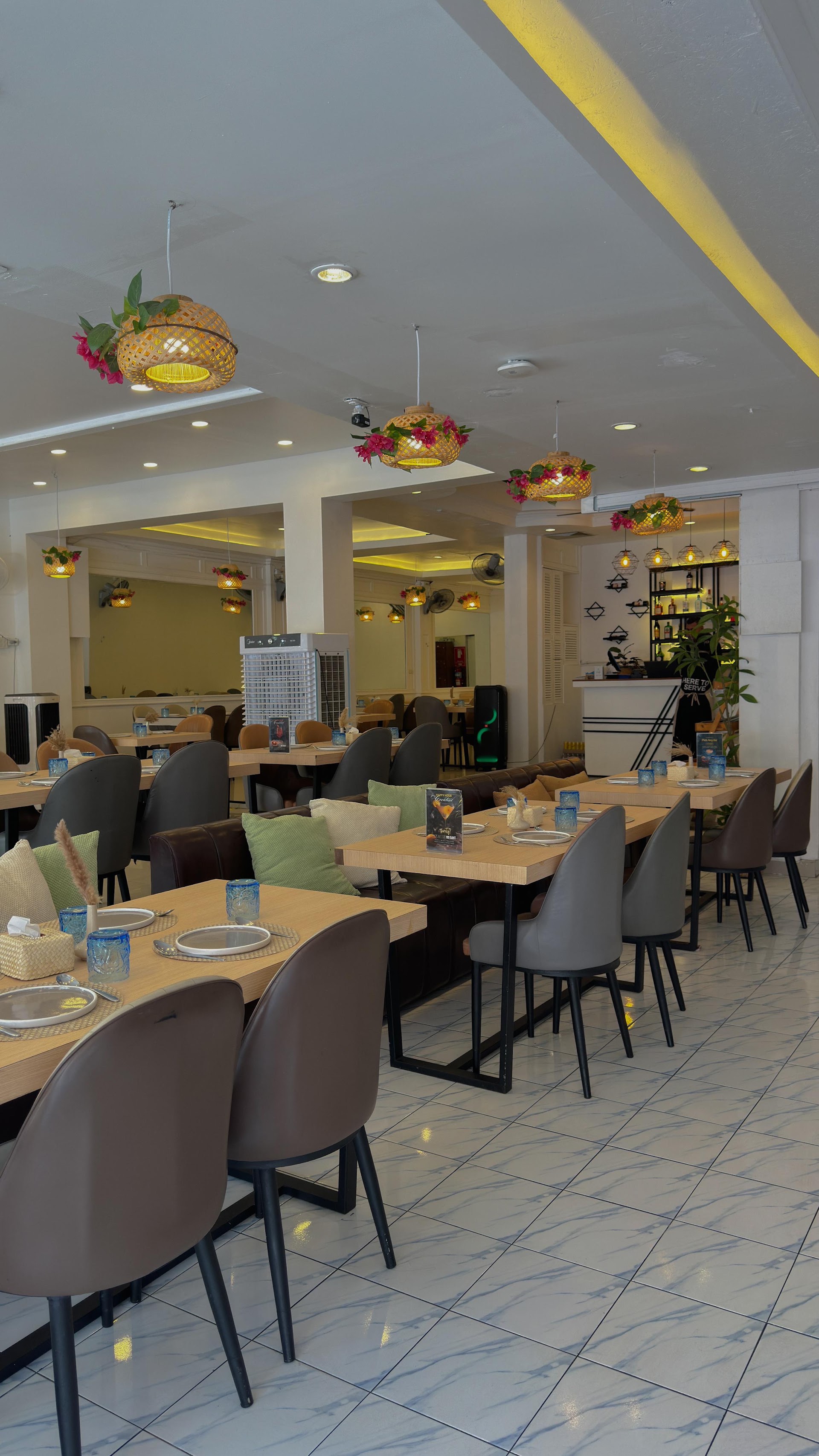 Patong Social Phuket Restaurant & Hotel - Best Indian & Thai Food