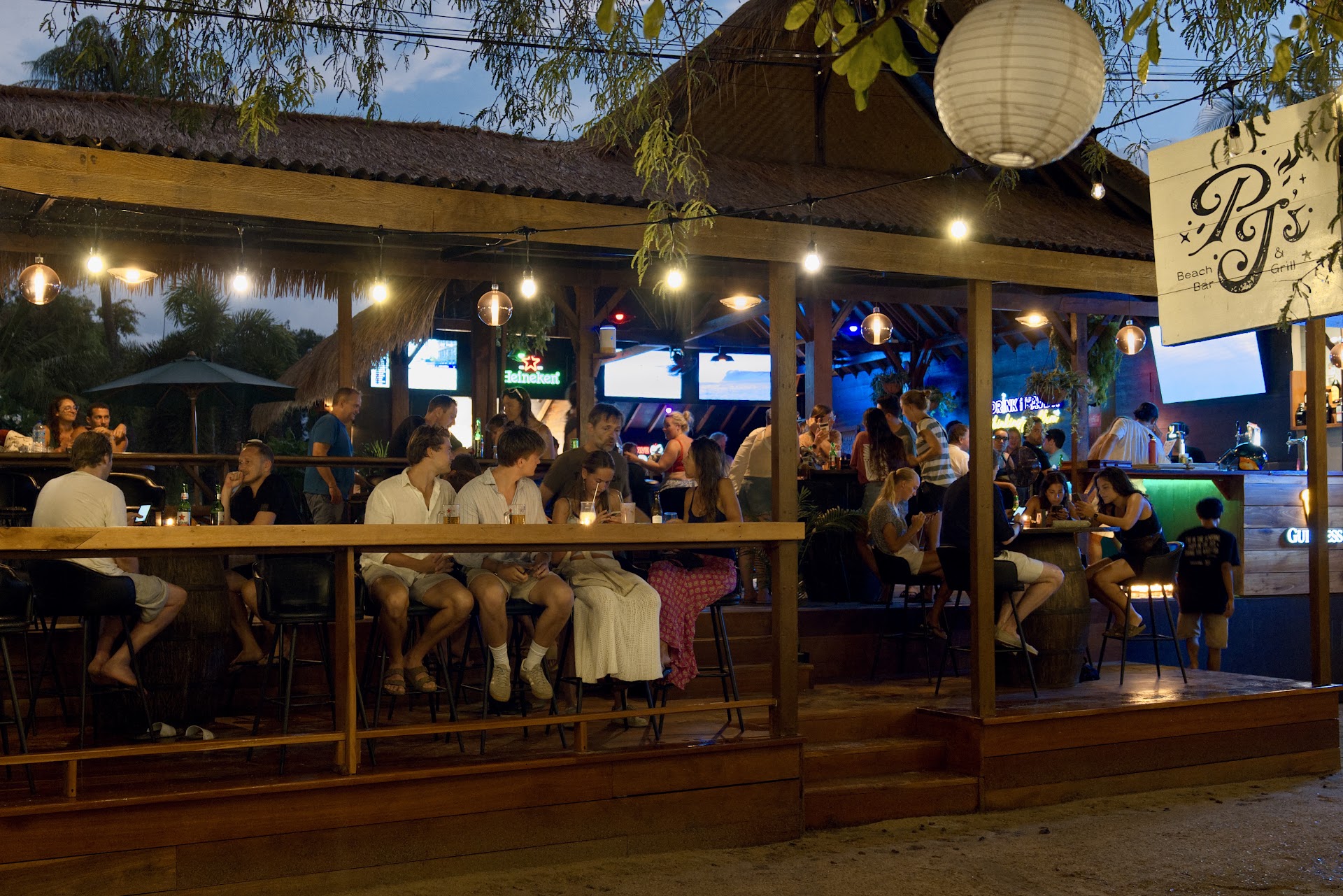 PJ's Beach Bar & Grill