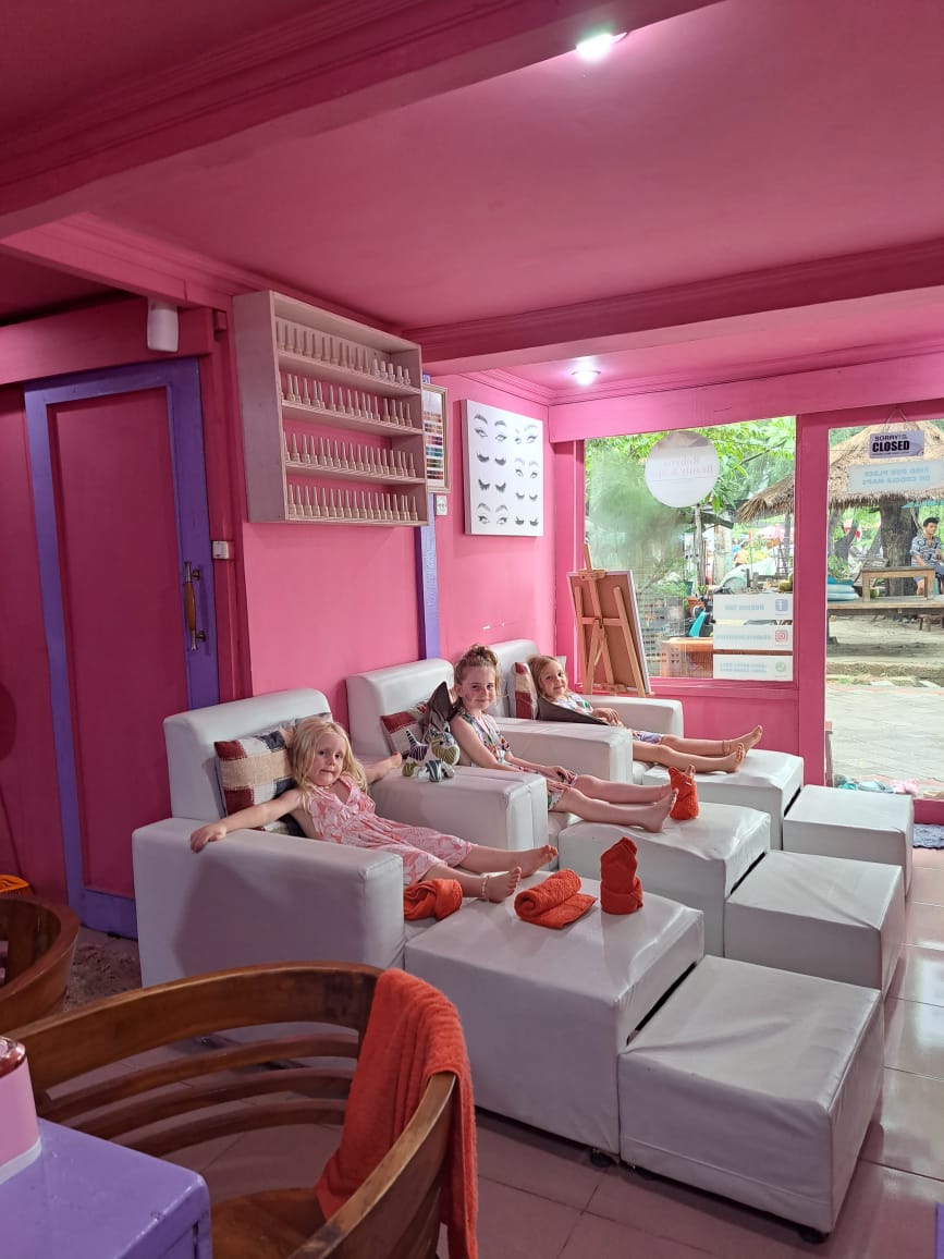 ROBYNA BEAUTY AND SPA