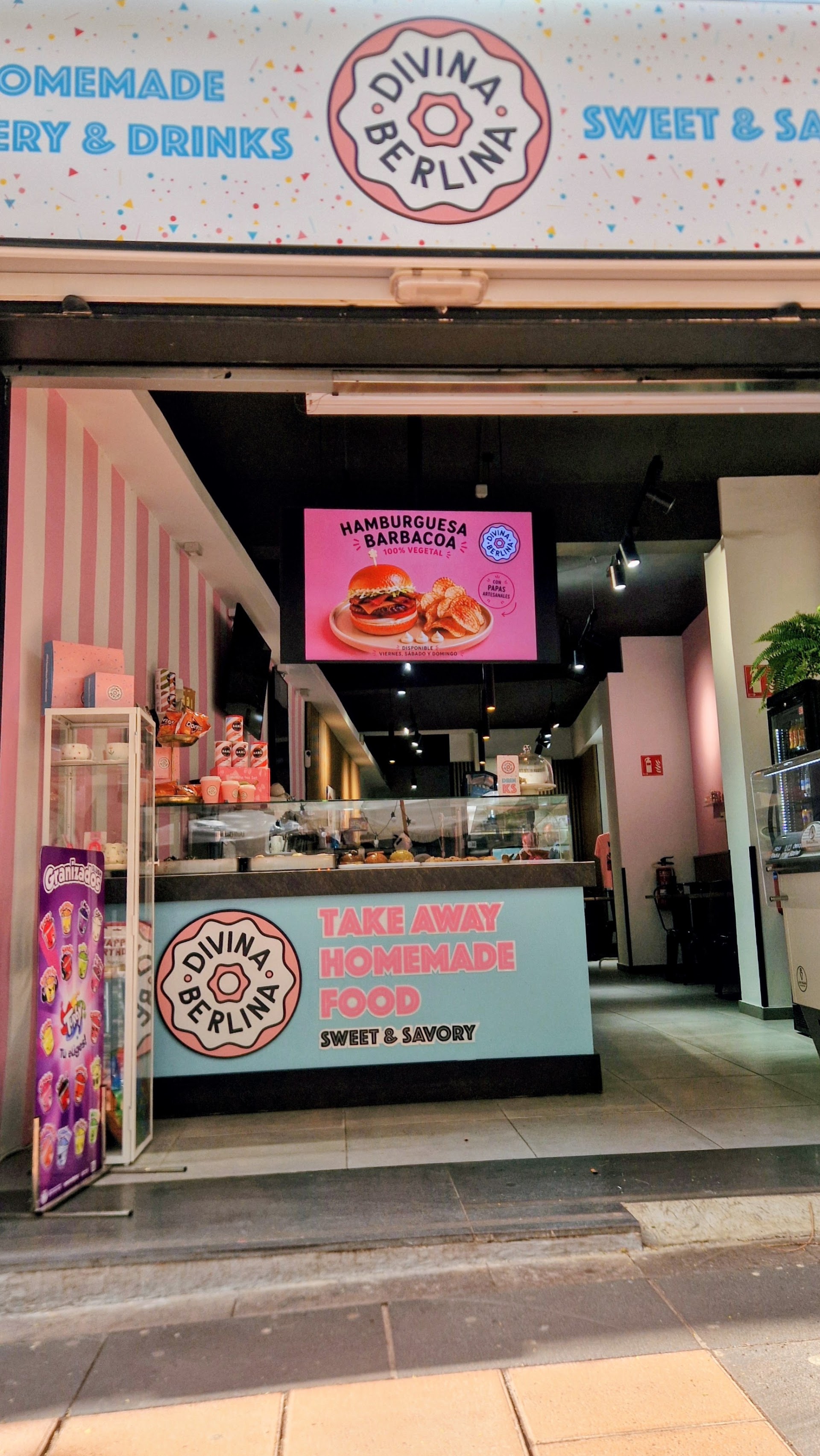 Divina Berlina Santa Cruz | Cafetería | Dulcería | Hamburguesas veganas