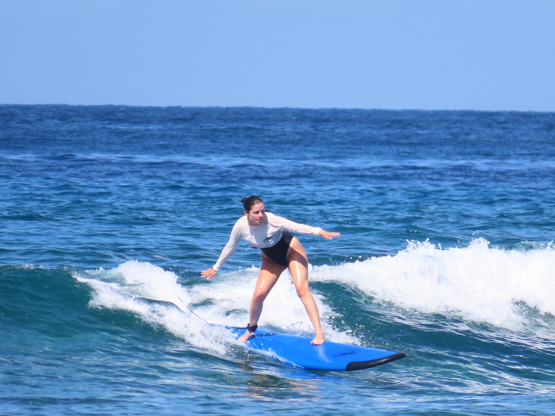 Sunny Surfschool.gilit