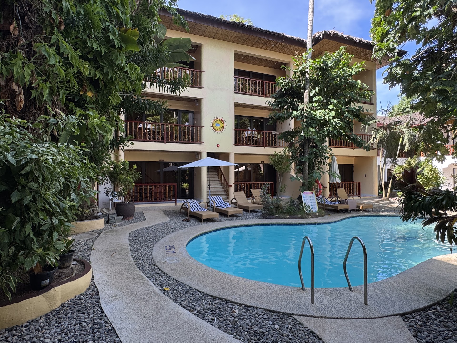 Alona Vida Beach Resort