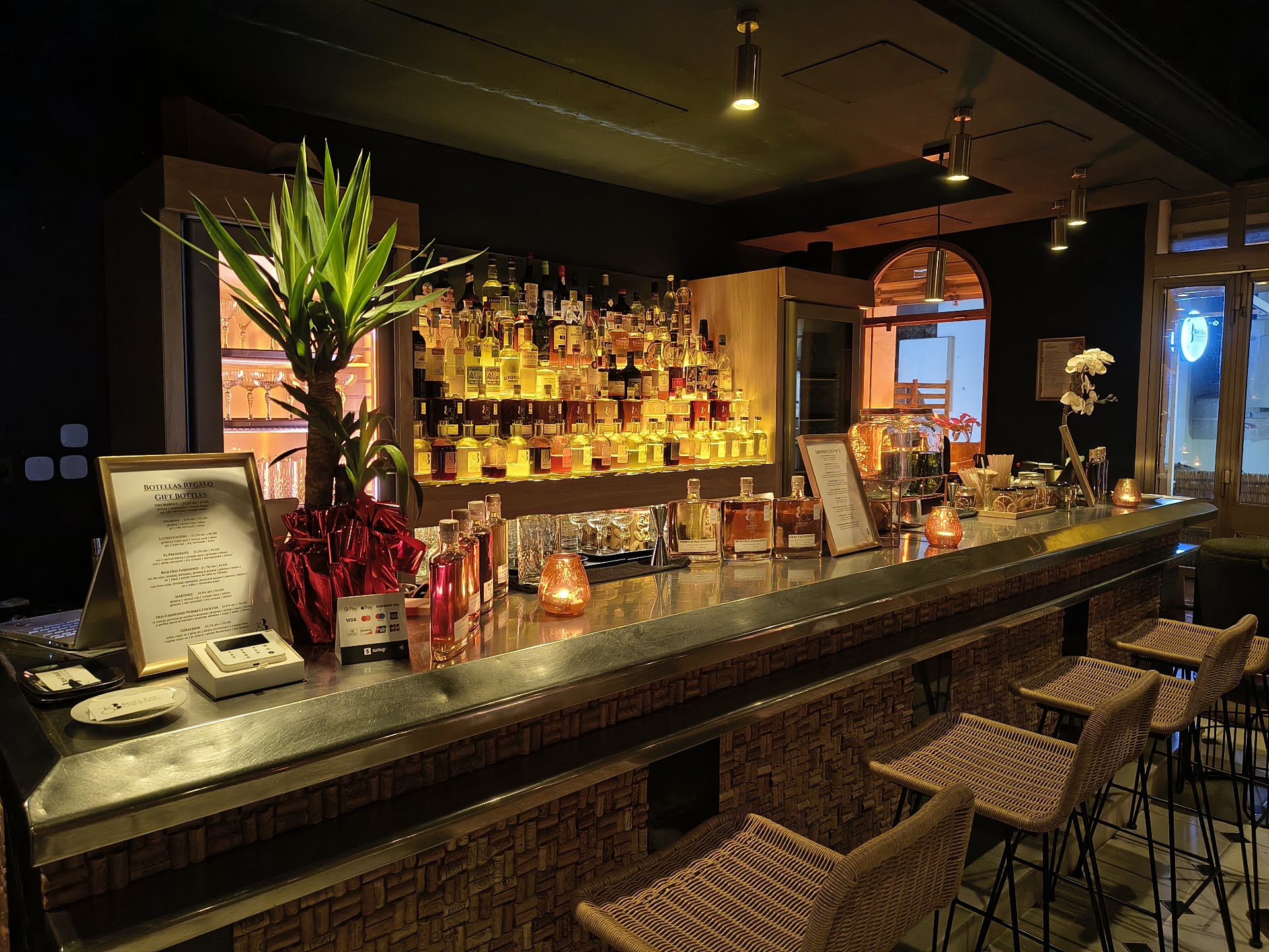 Ben's Bar - Cocktail Bars