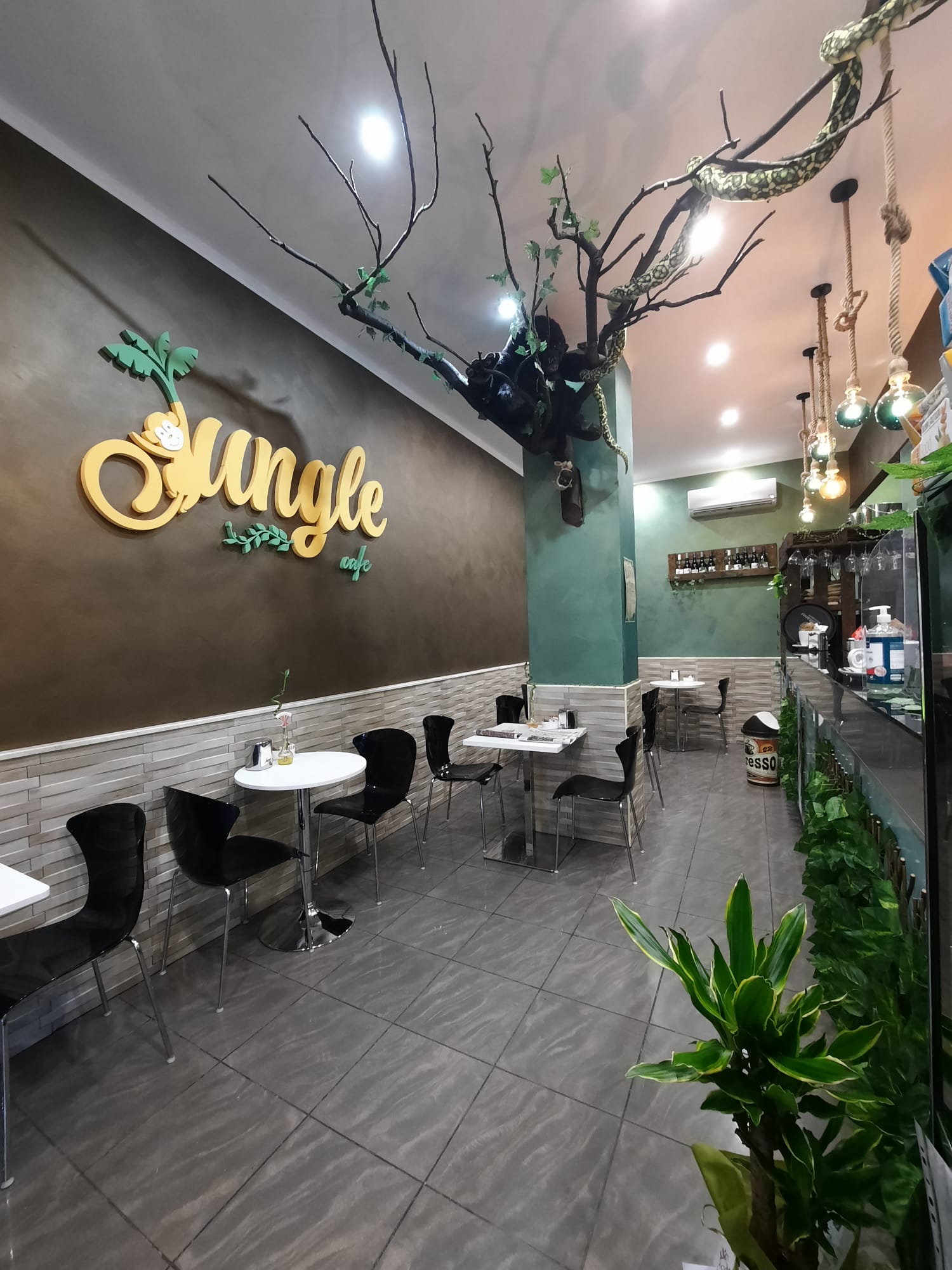 Jungle Cafe