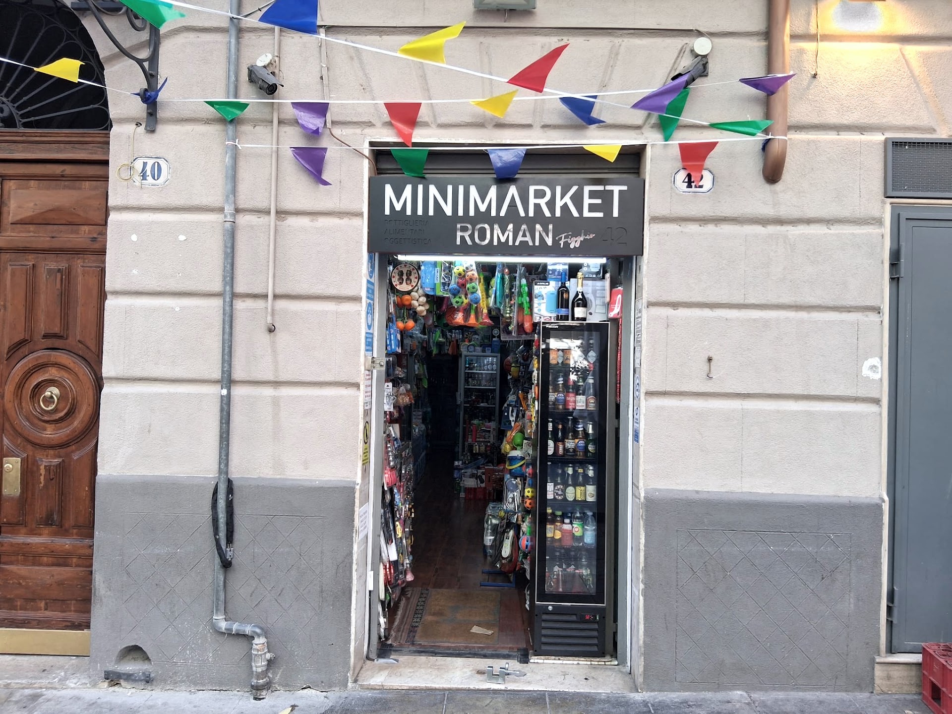 roman minimarket