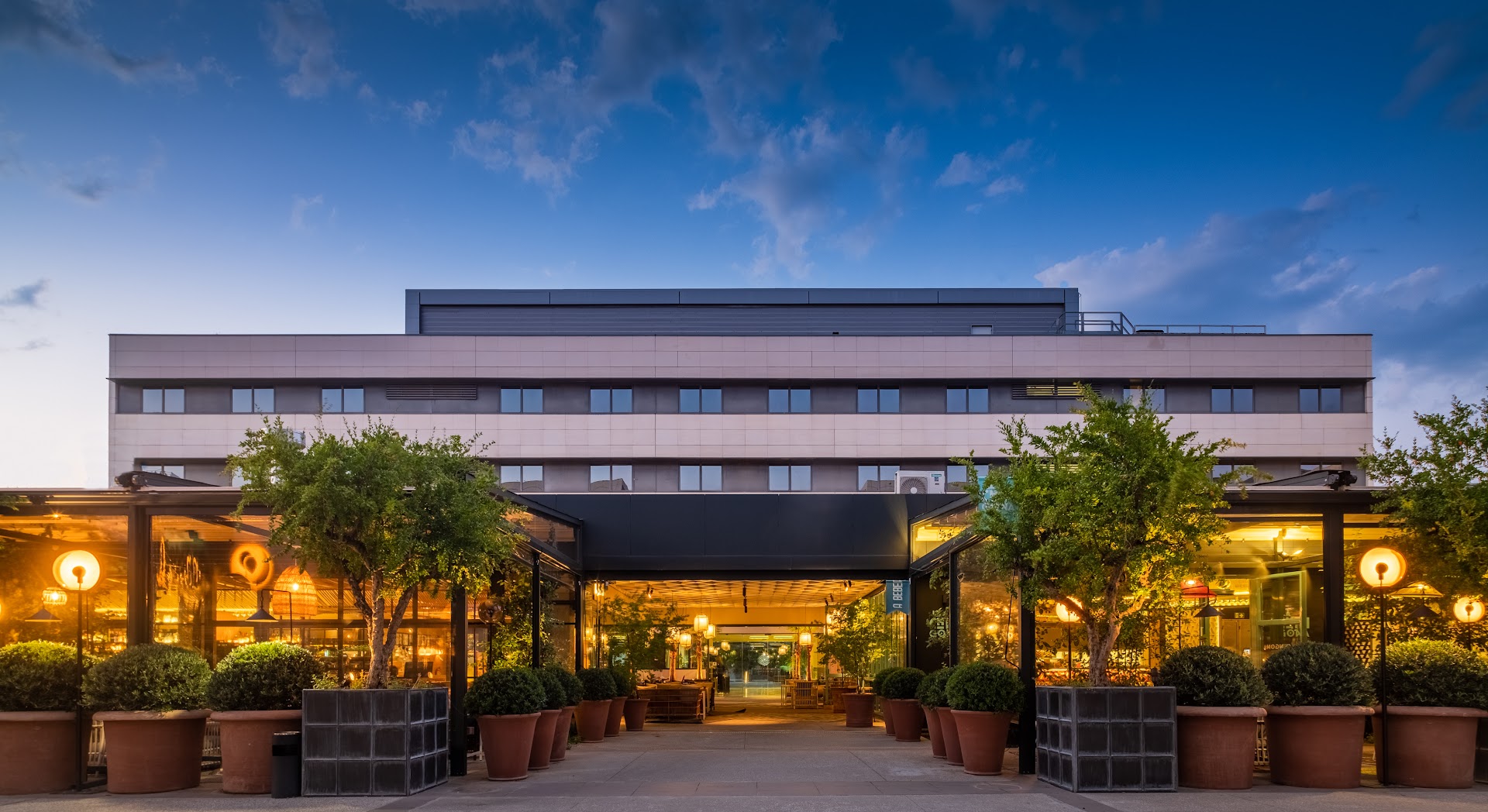Aravaca Village Hotel & Market