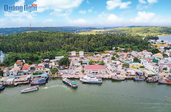 Yacht Charter in Hang Cau