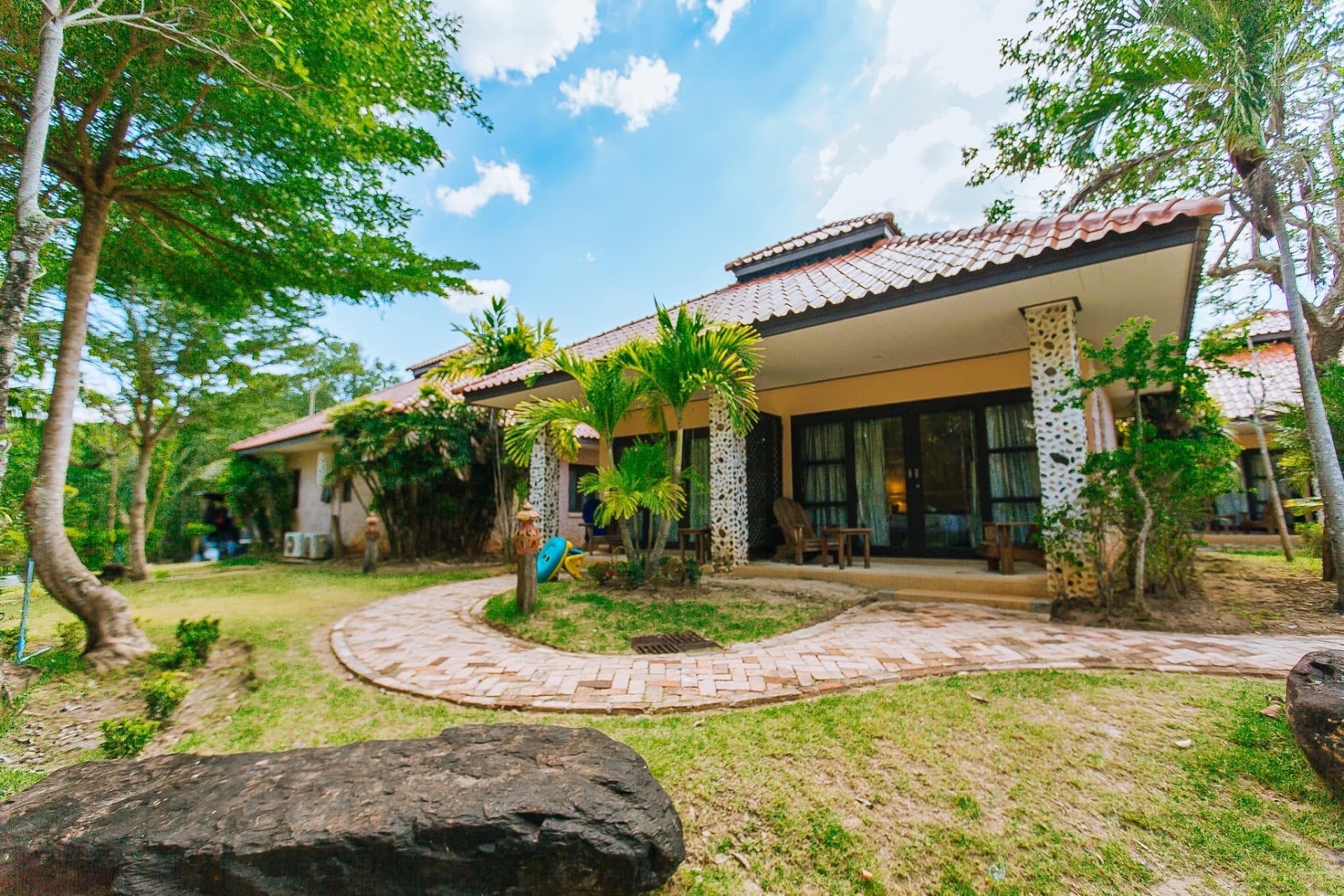 Hostels in Pasai Beach