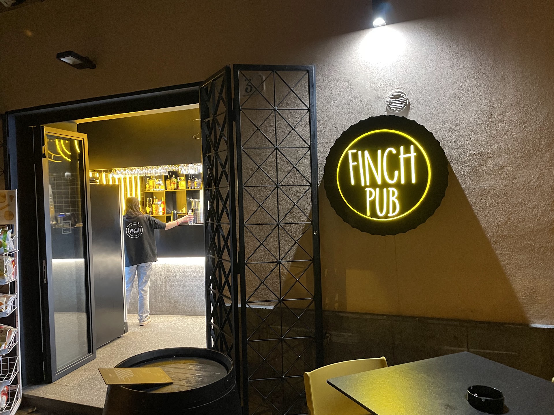 Finch Pub