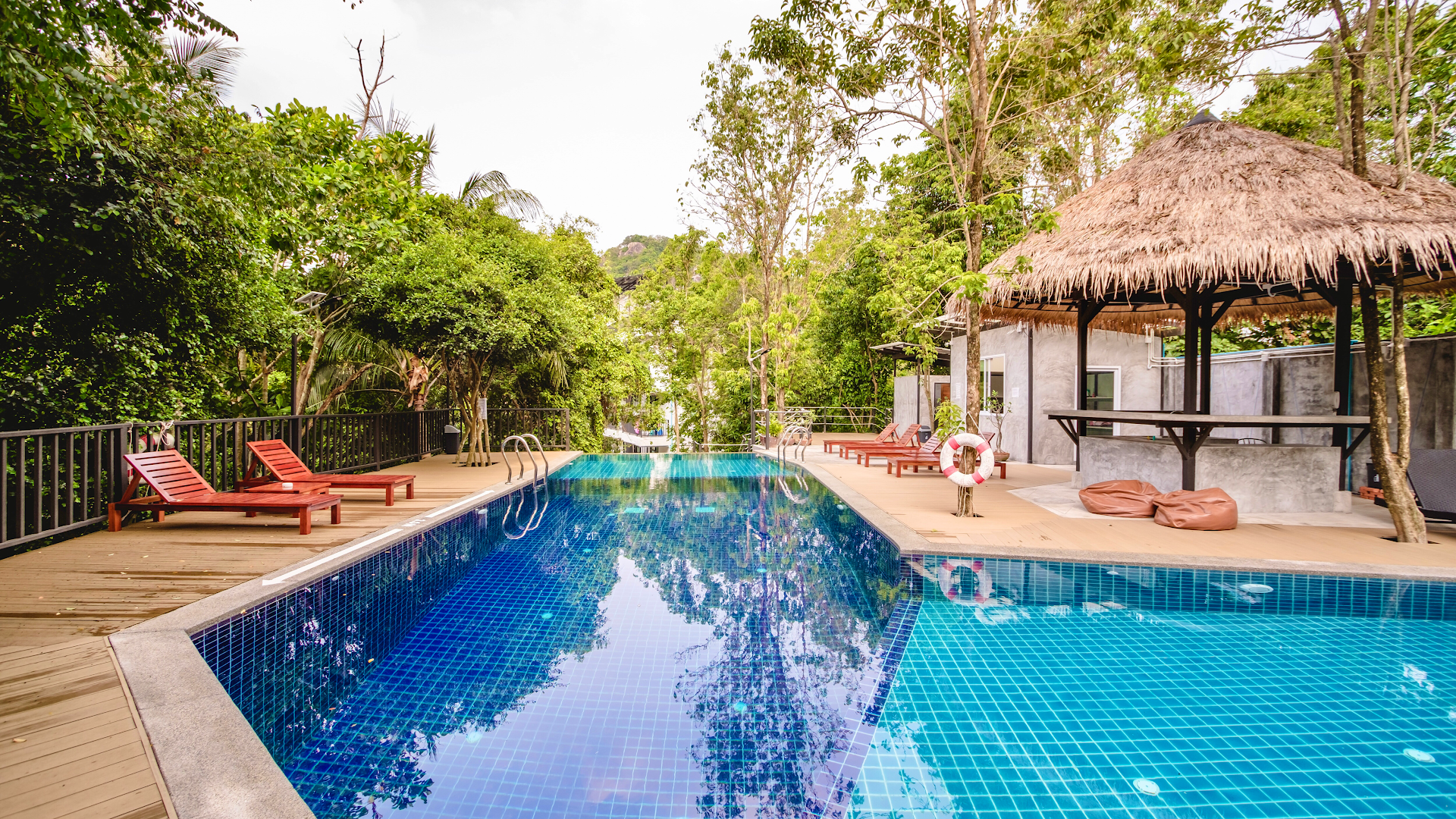 Hostels in Mae Haad