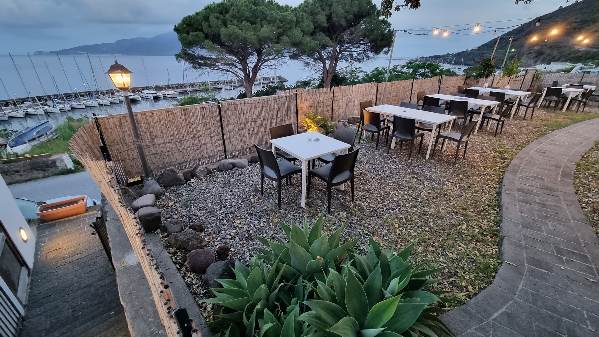 Bagghiu Lisciu | Pizzeria - Cocktail Bar