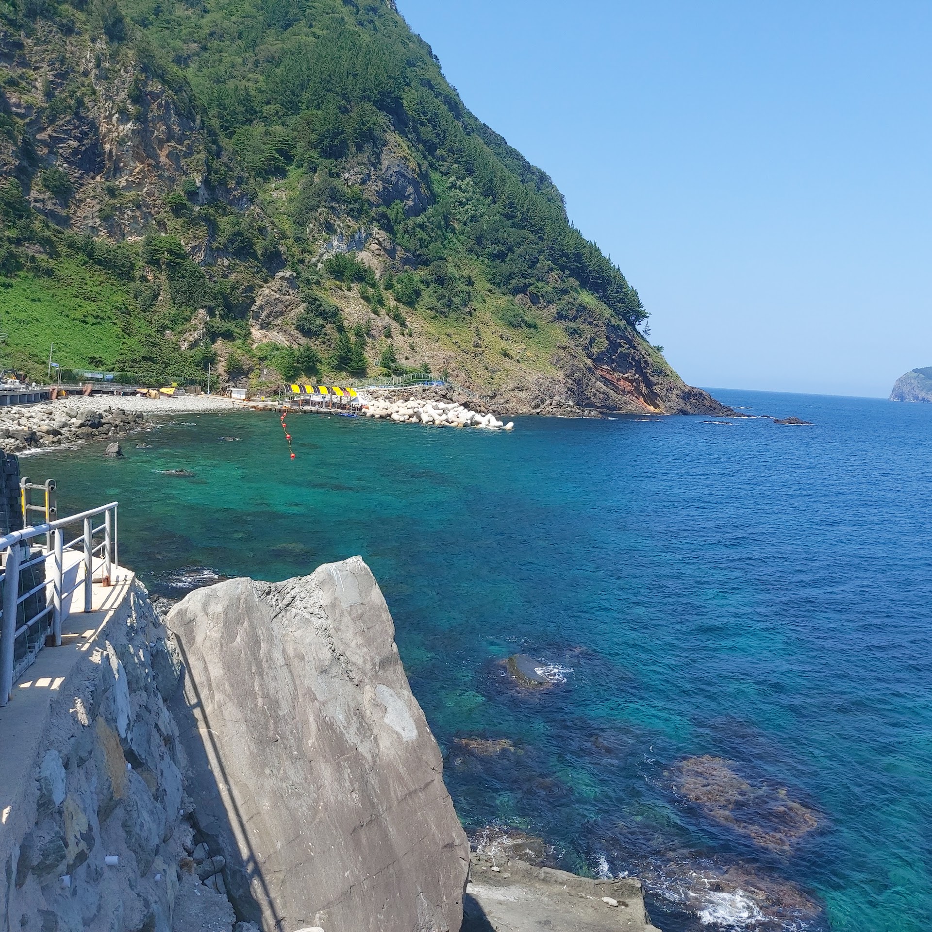 내수전몽돌해변
