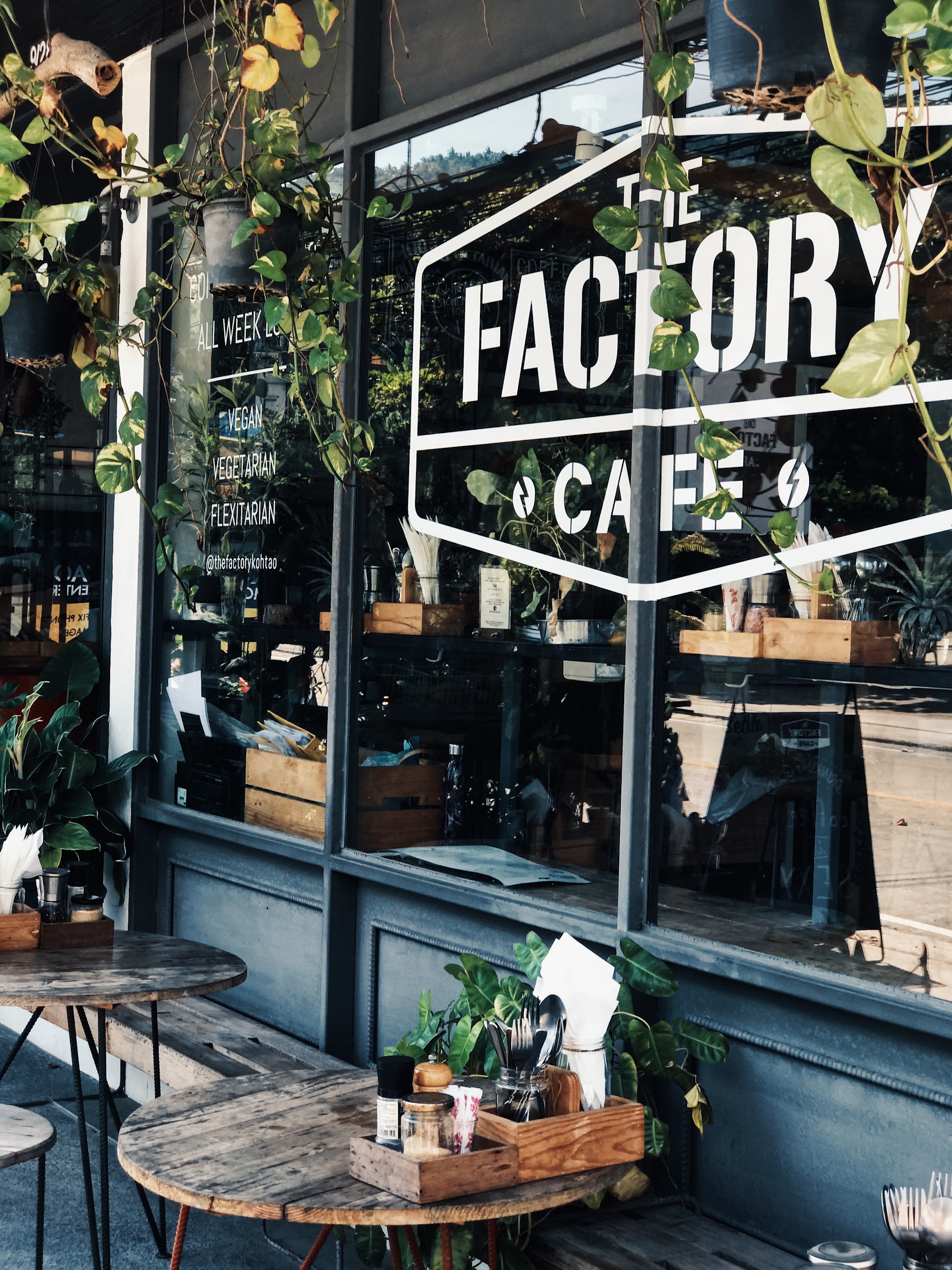 Coffee Shops in Sairee Beach