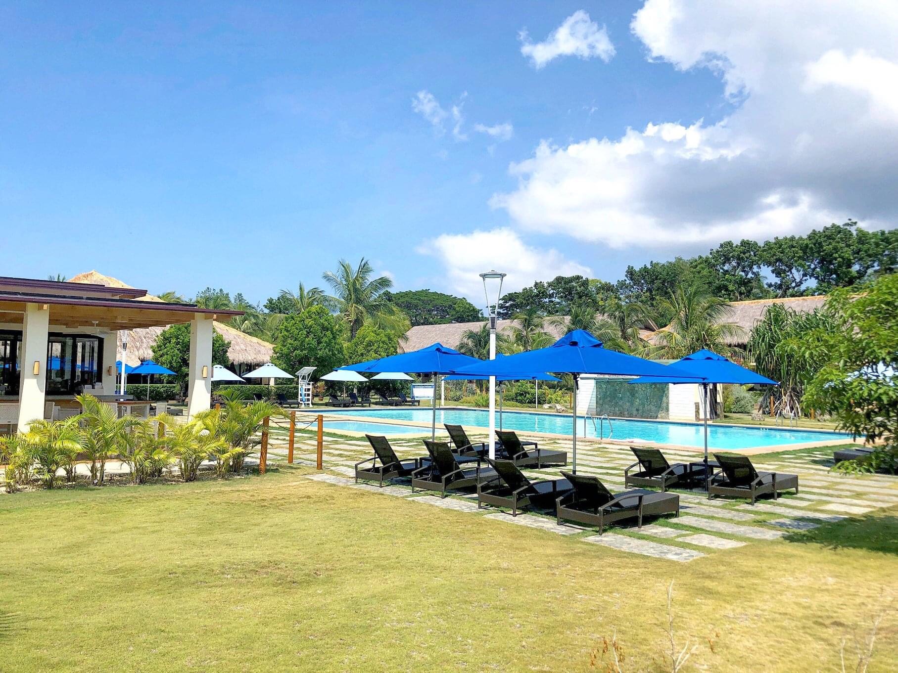 Beach Club & Bali Beds in Alona Beach
