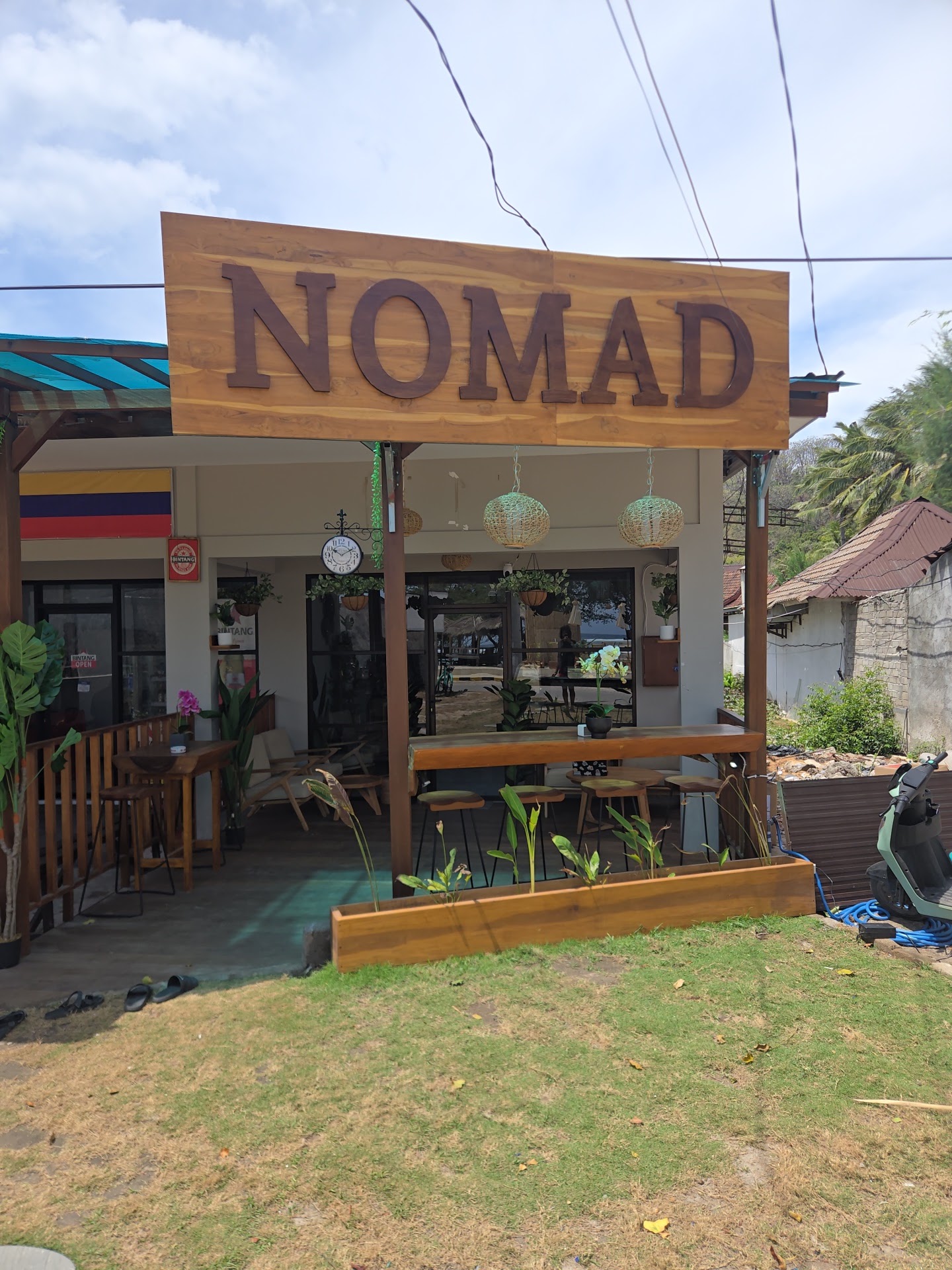 Cafe Nomad Gili T