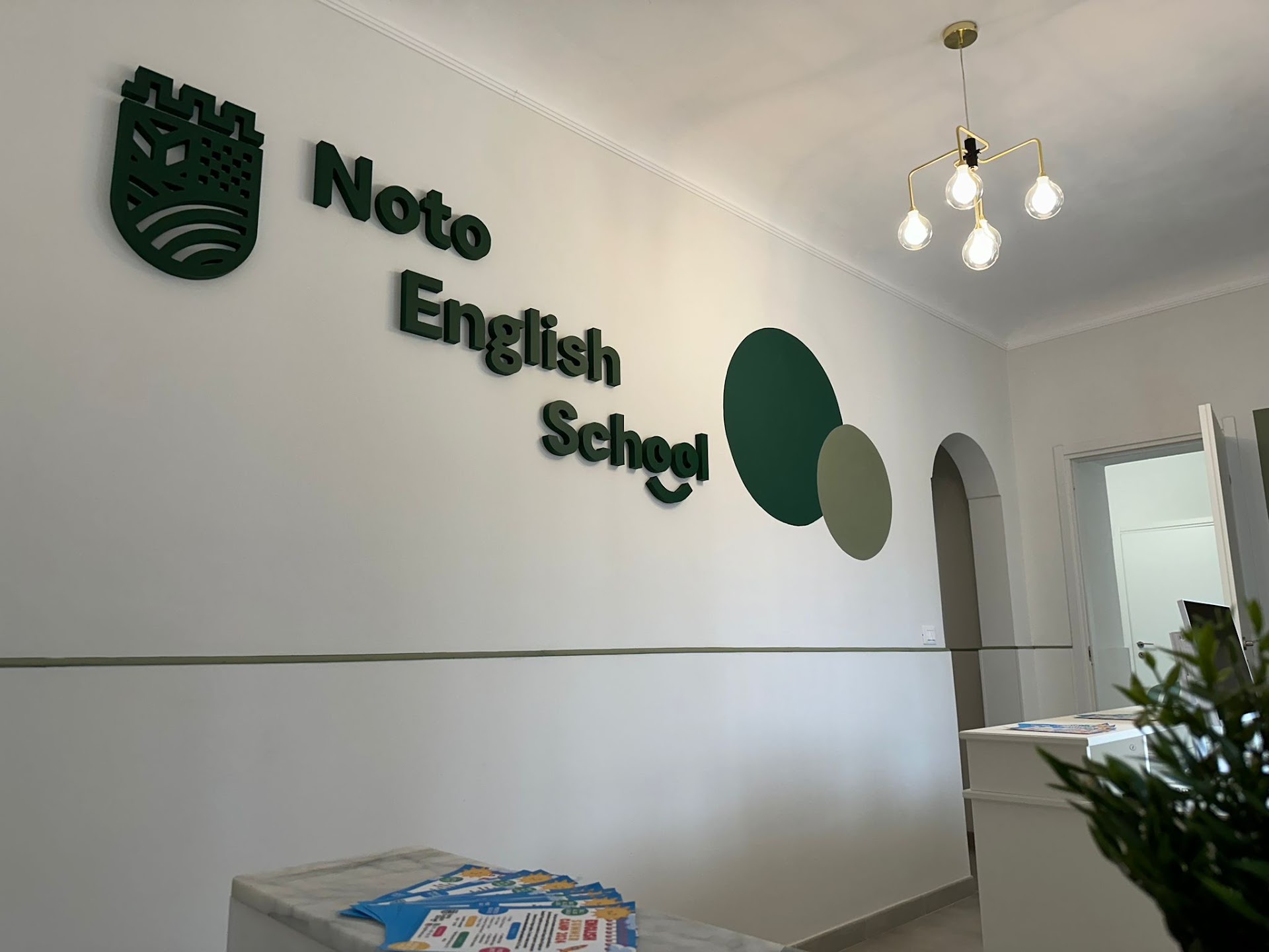 Noto English School