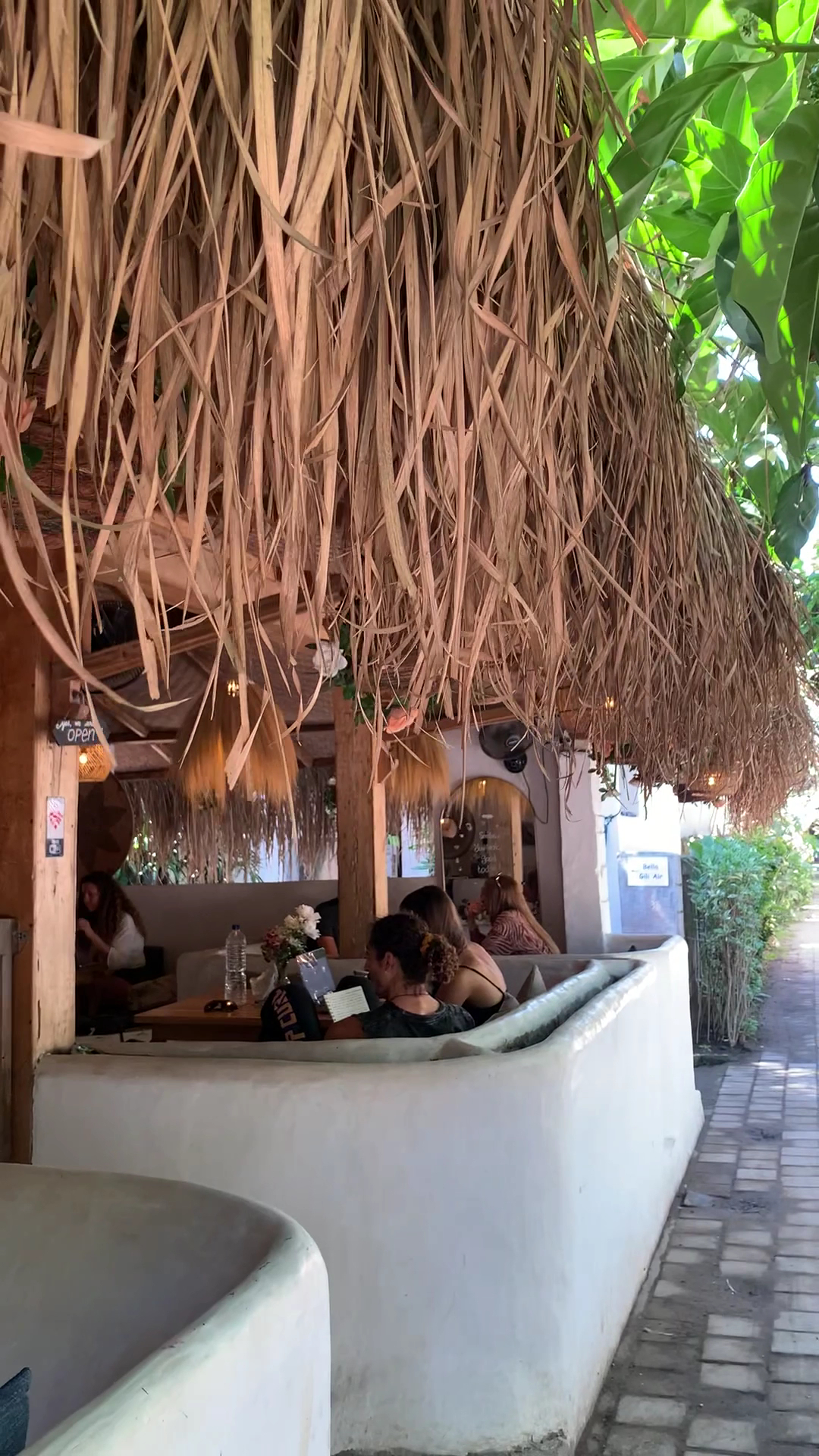 Elissa Café Gili Air