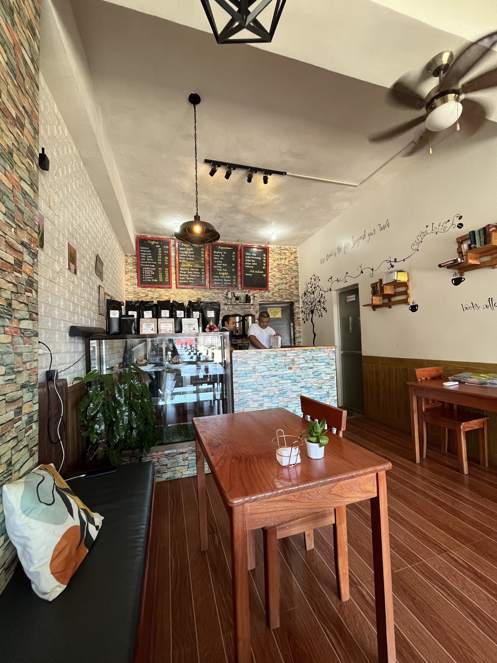 Caleeb's Cafe