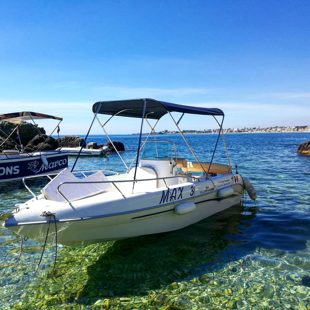 Rent a Boat - by Susy